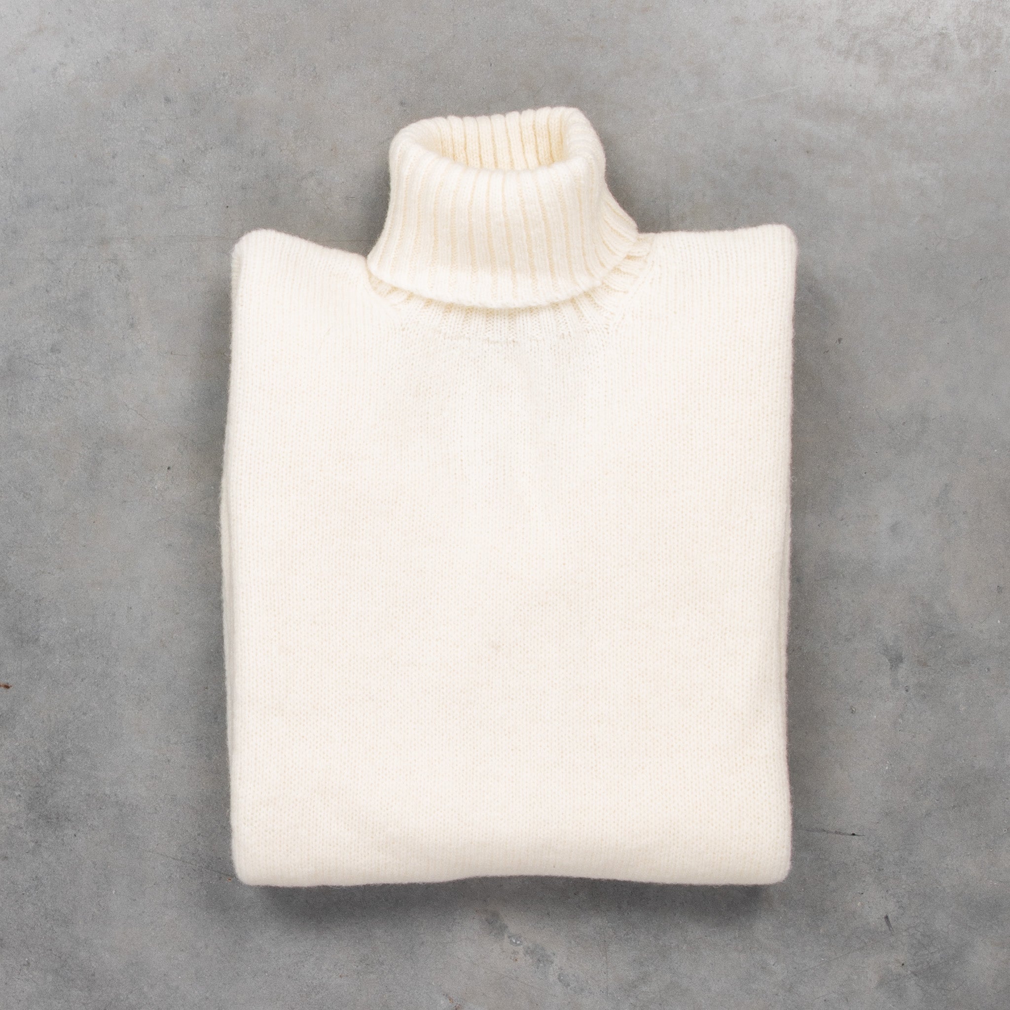Laurence J. Smith Super Soft Seamless Roll Neck Pullover Winter White
