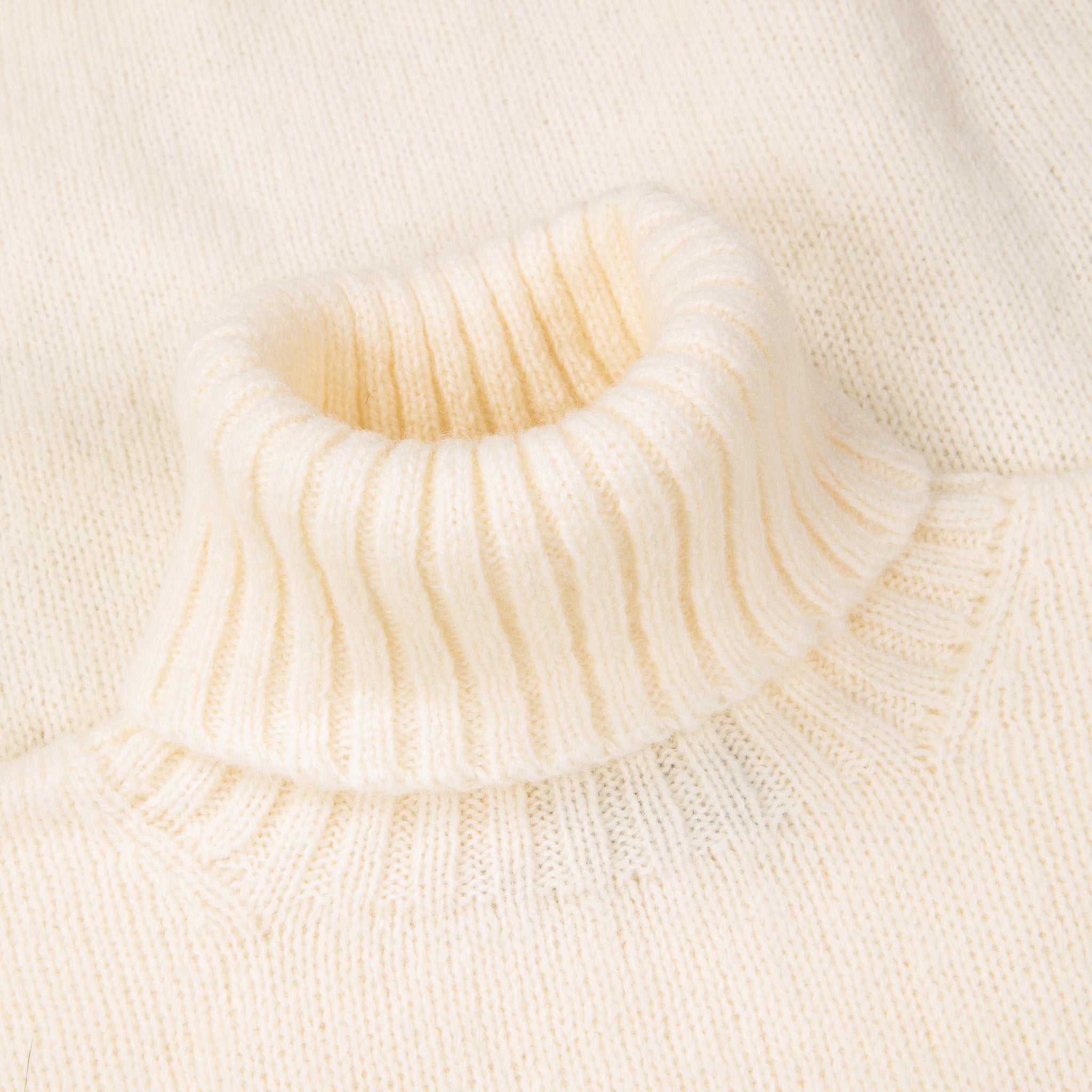 Laurence J. Smith Super Soft Seamless Roll Neck Pullover Winter White