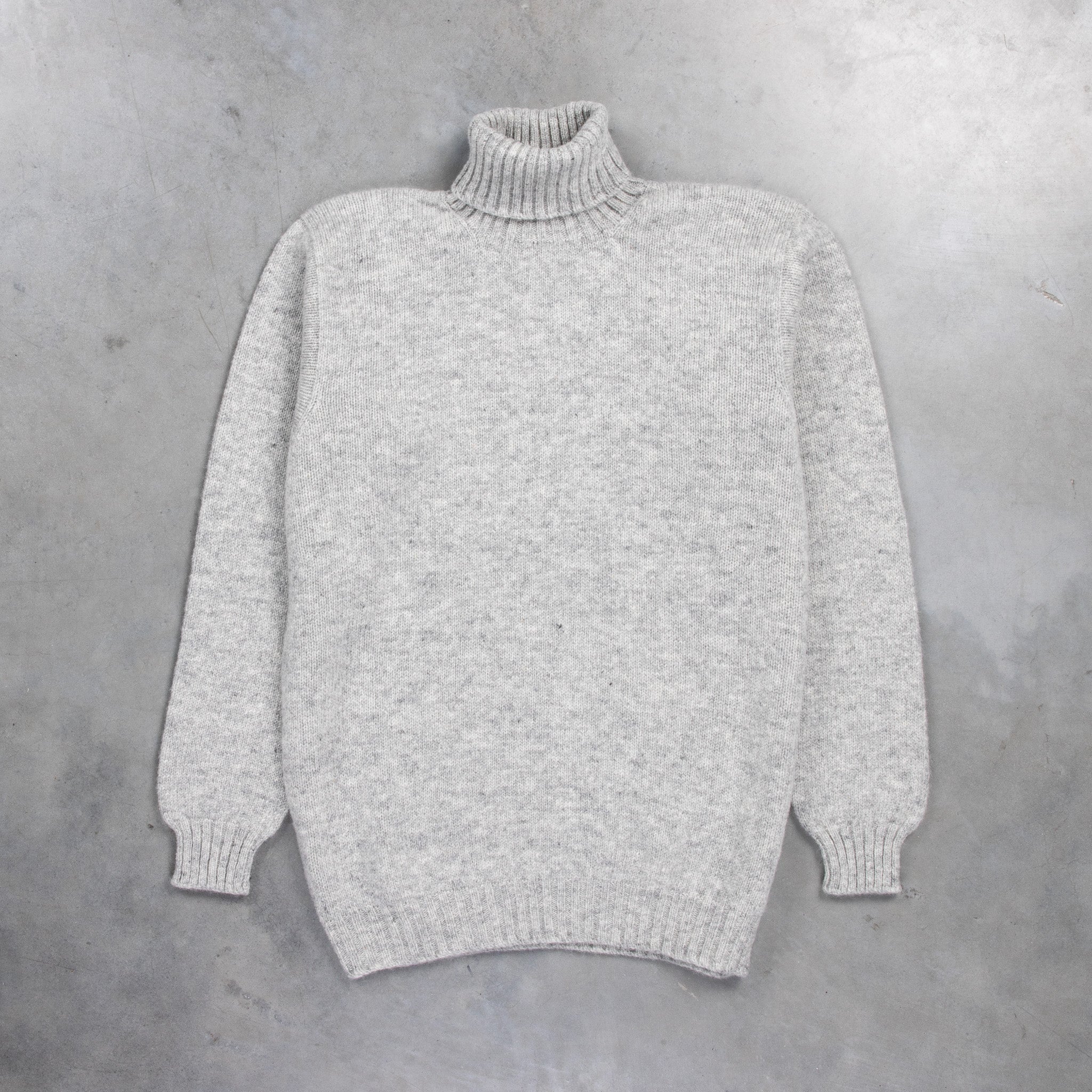 Laurence J. Smith Super Soft Seamless Roll Neck Pullover Silver