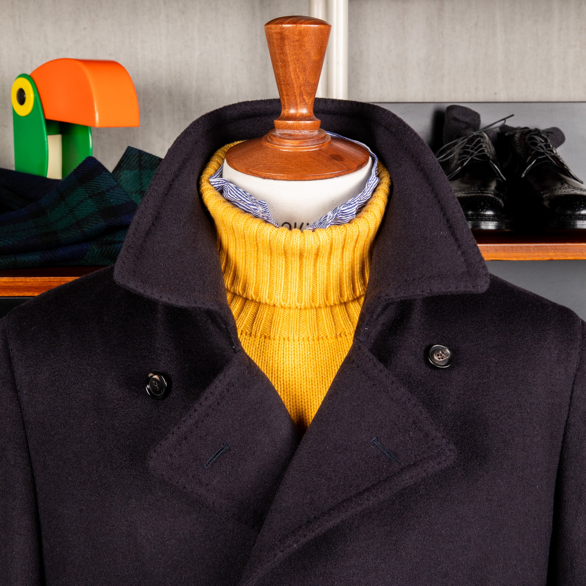 De Petrillo Cashmere Double Breasted Overcoat Navy per Frans Boone De Petrillo Cashmere Double Breasted Overcoat Navy per Frans Boone