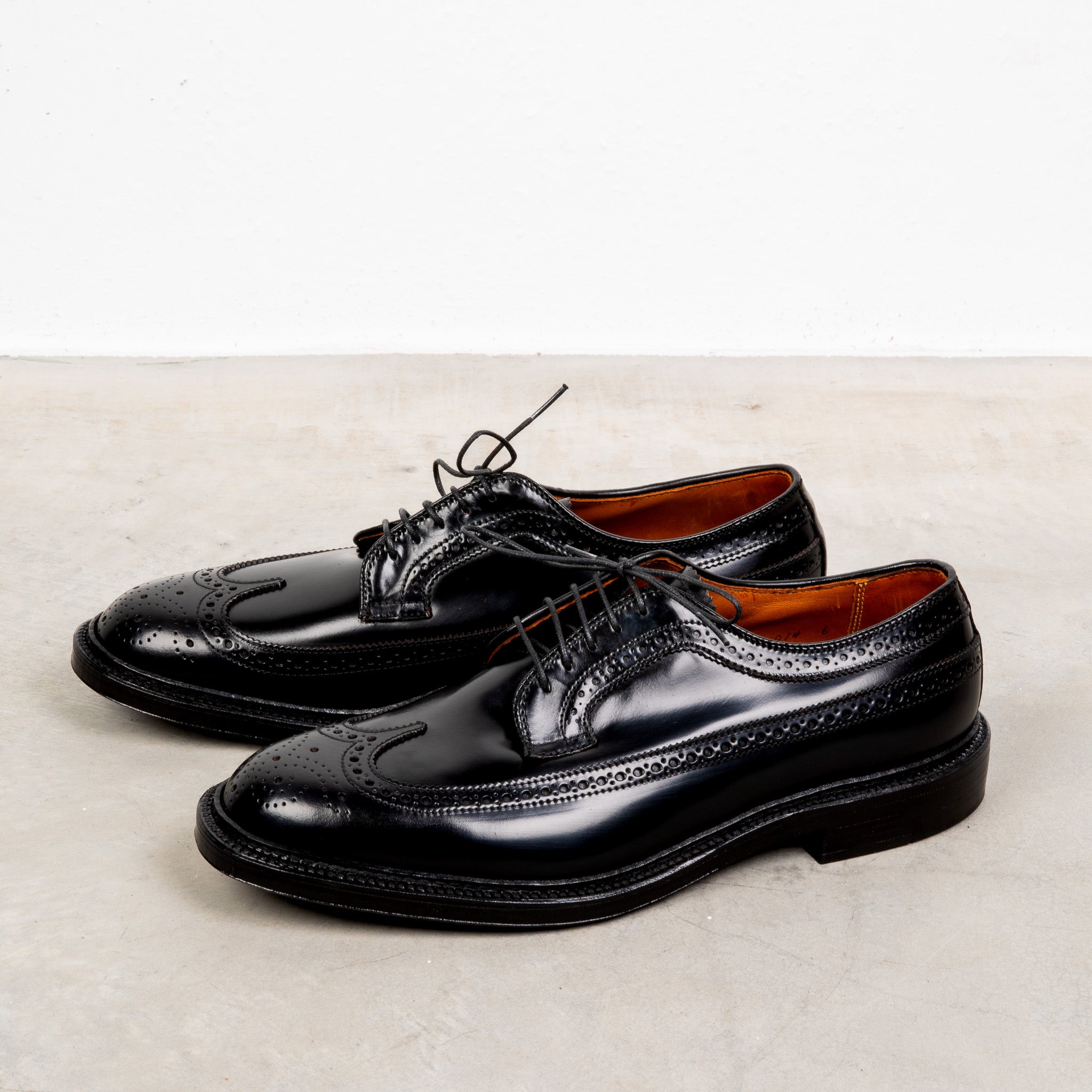 cordovan leather dress shoes Vintage 1960s Florsheim SHELL CORDOVAN Longwing V-Cleat Dress Shoes Size 9 D