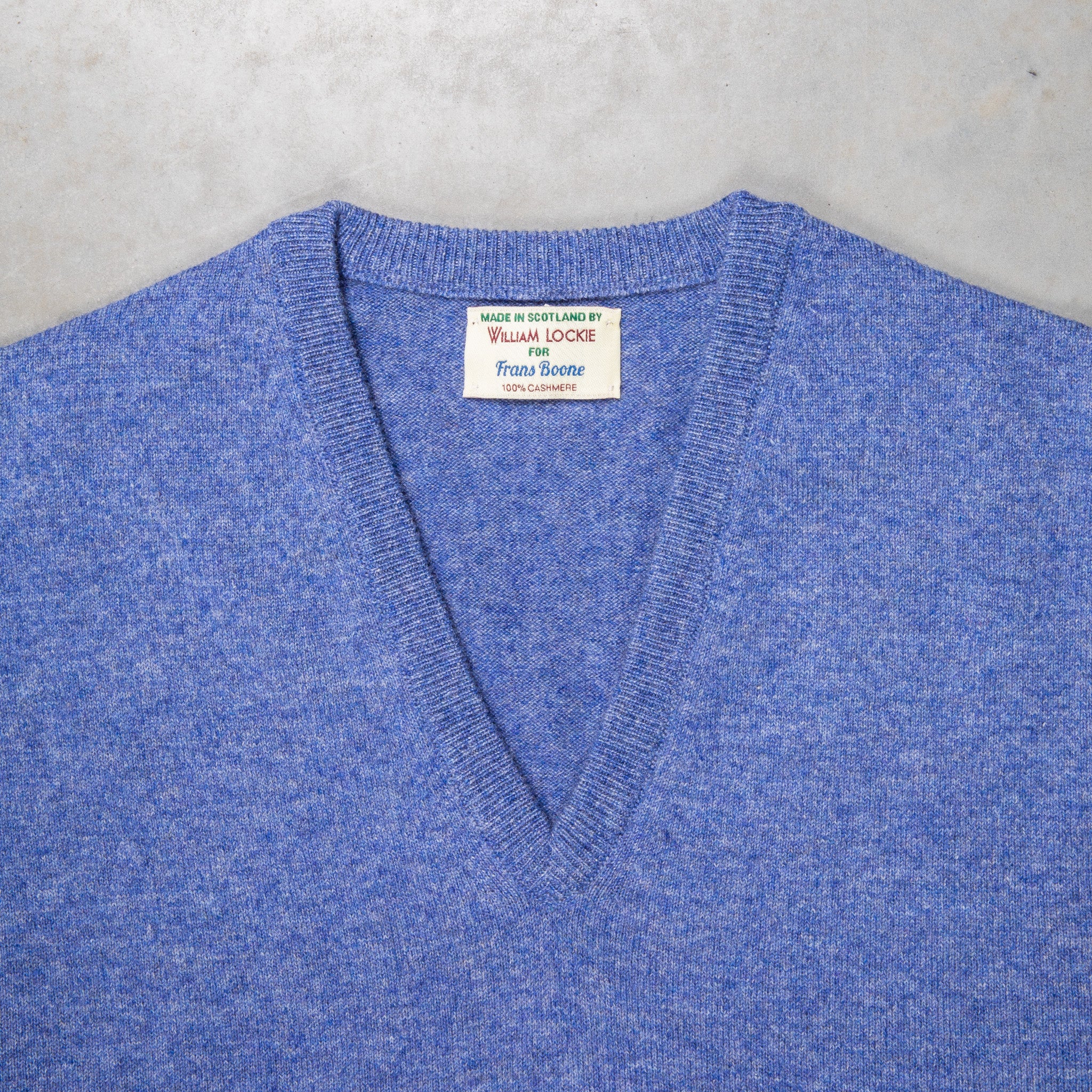 William Lockie Oxton Cashmere V-Neck Lapis – Frans Boone Store