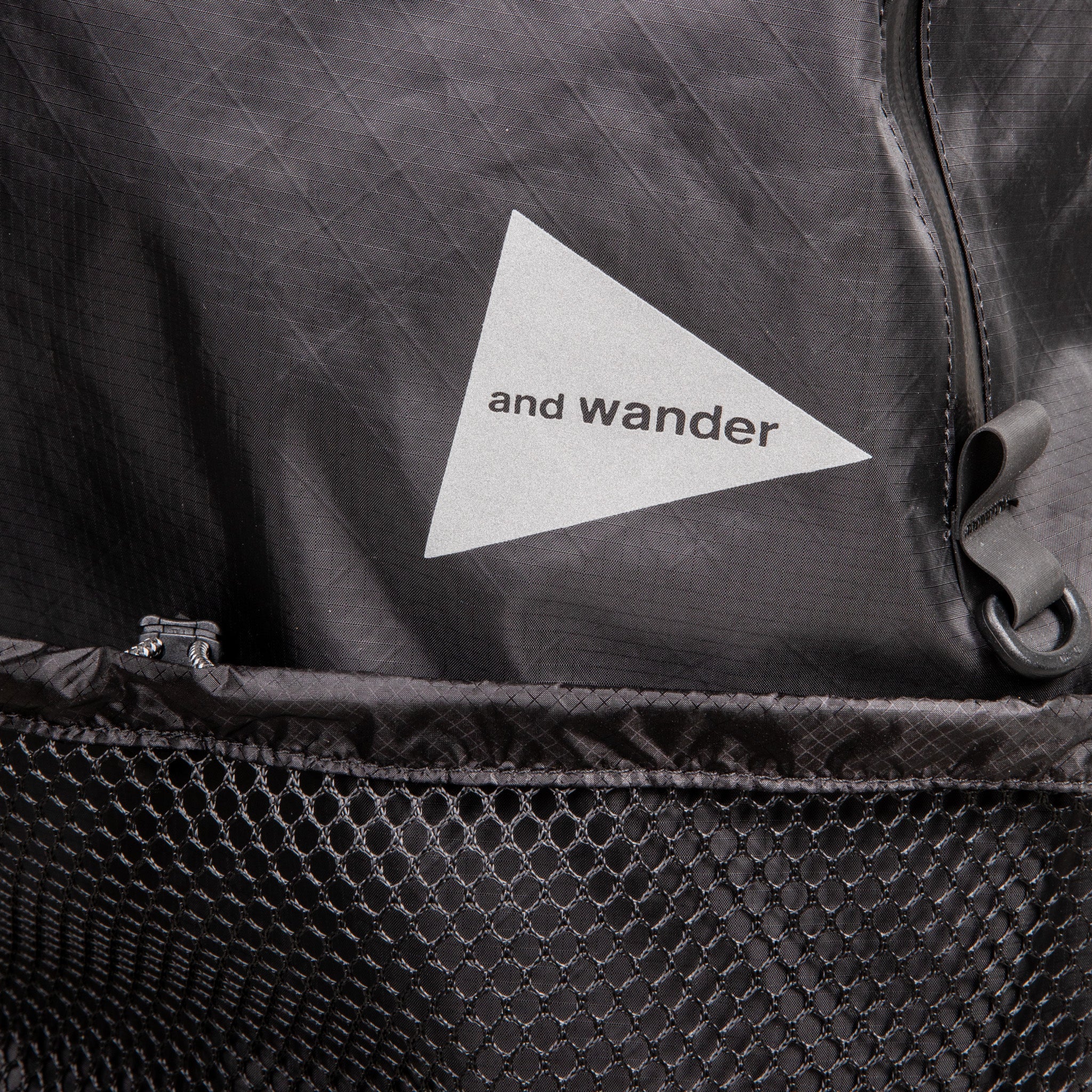 【yskkns】and wander デイパック　黒 and wander 96 Ecopak 20L Daypack in Black | SVD USA