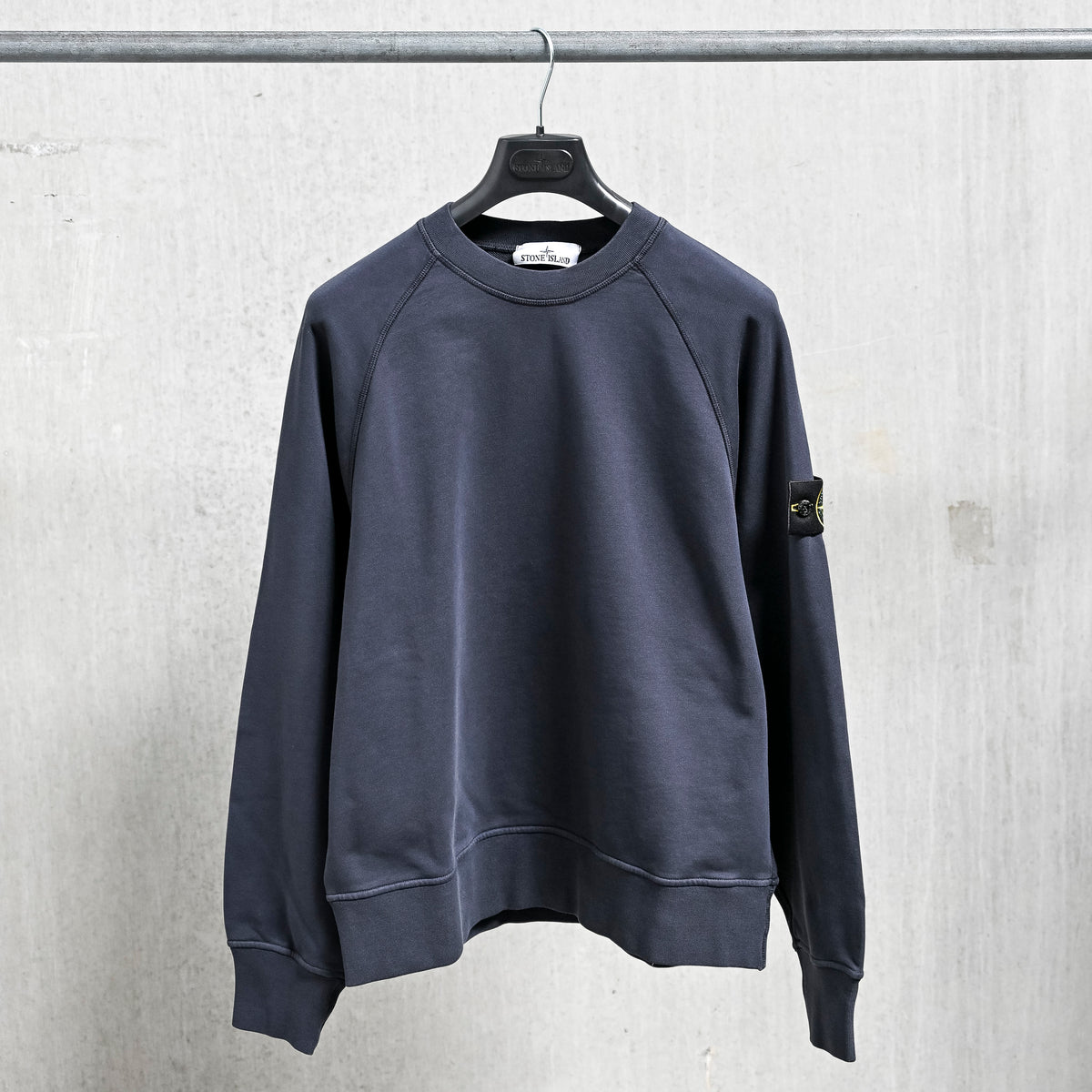 Stone  ネイビークルーネックスウェットシャツ Stone Island Raglan Sweatshirt Oversized-Fit Blue Navy – Frans