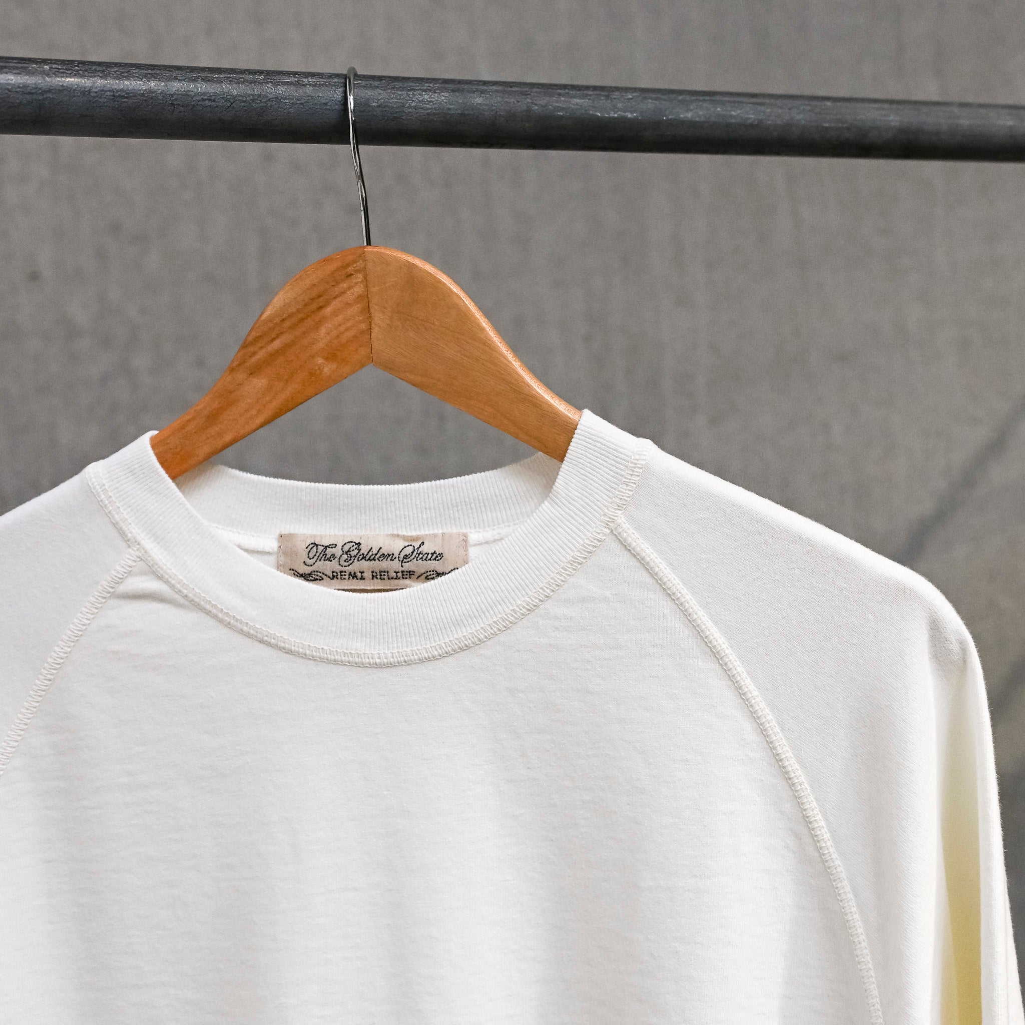 Remi Relief Raglan Sweater Supima Cotton Off-White – Frans Boone Store