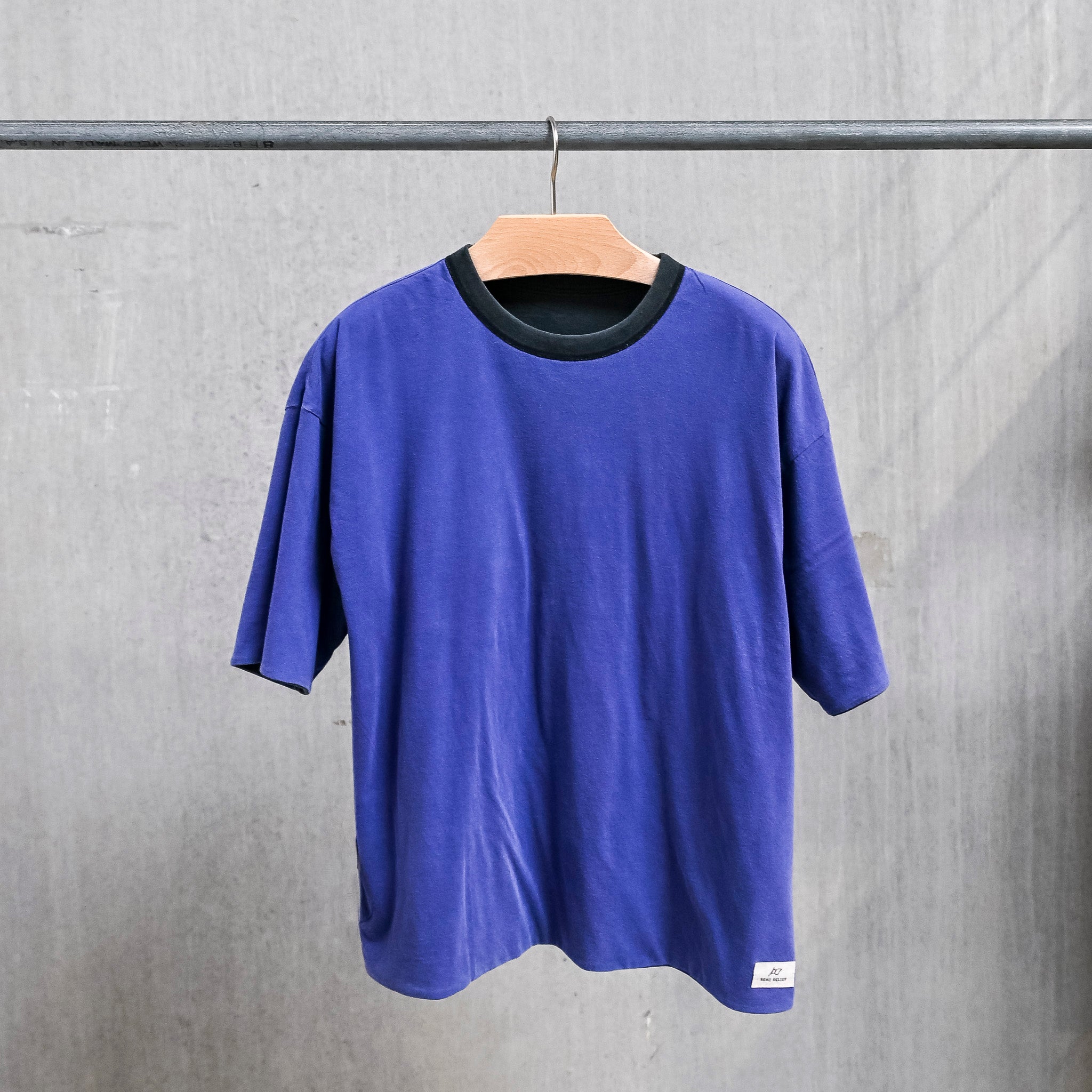 Remi Relief Reversible Pocket T-Shirt Black x Navy – Frans Boone Store