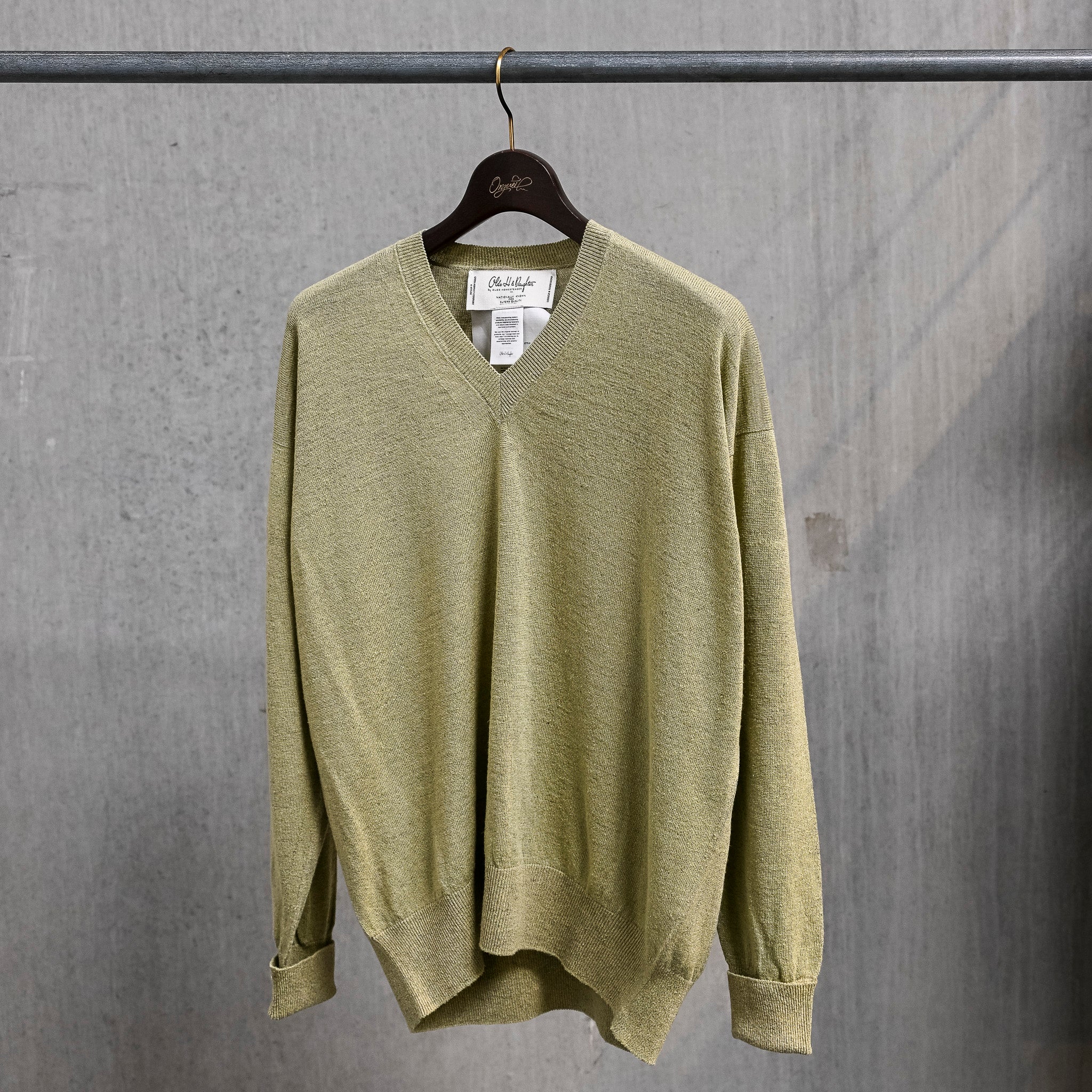 Olde H & Daughter Linen Silk Plain Stitch V-Neck Meadow – Frans