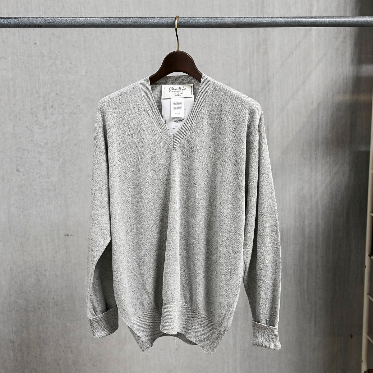 トップス Olde H & Daughter LINEN/SILK V NECK Olde H & Daughter Linen Silk Plain Stitch V-Neck Salt – Frans
