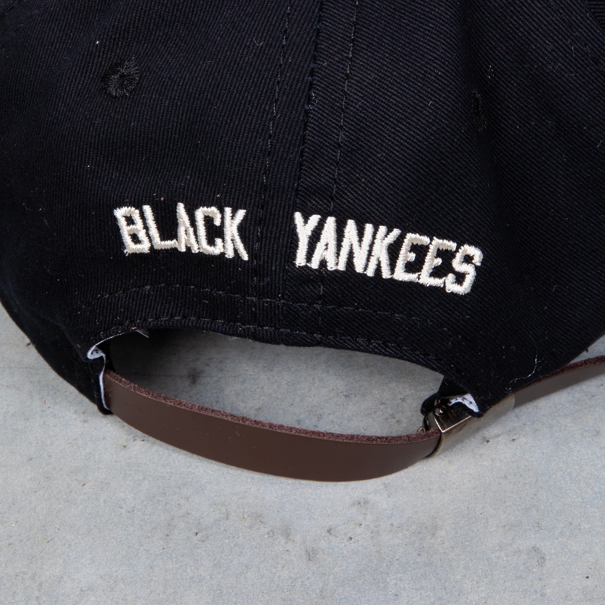 Black on black yankees snapback Outlet