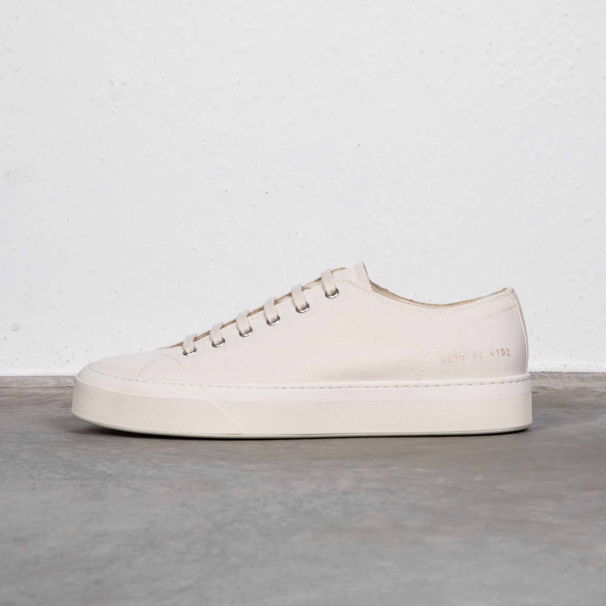 Common Projects 5219 Tournament Low in Canvas Off White ...