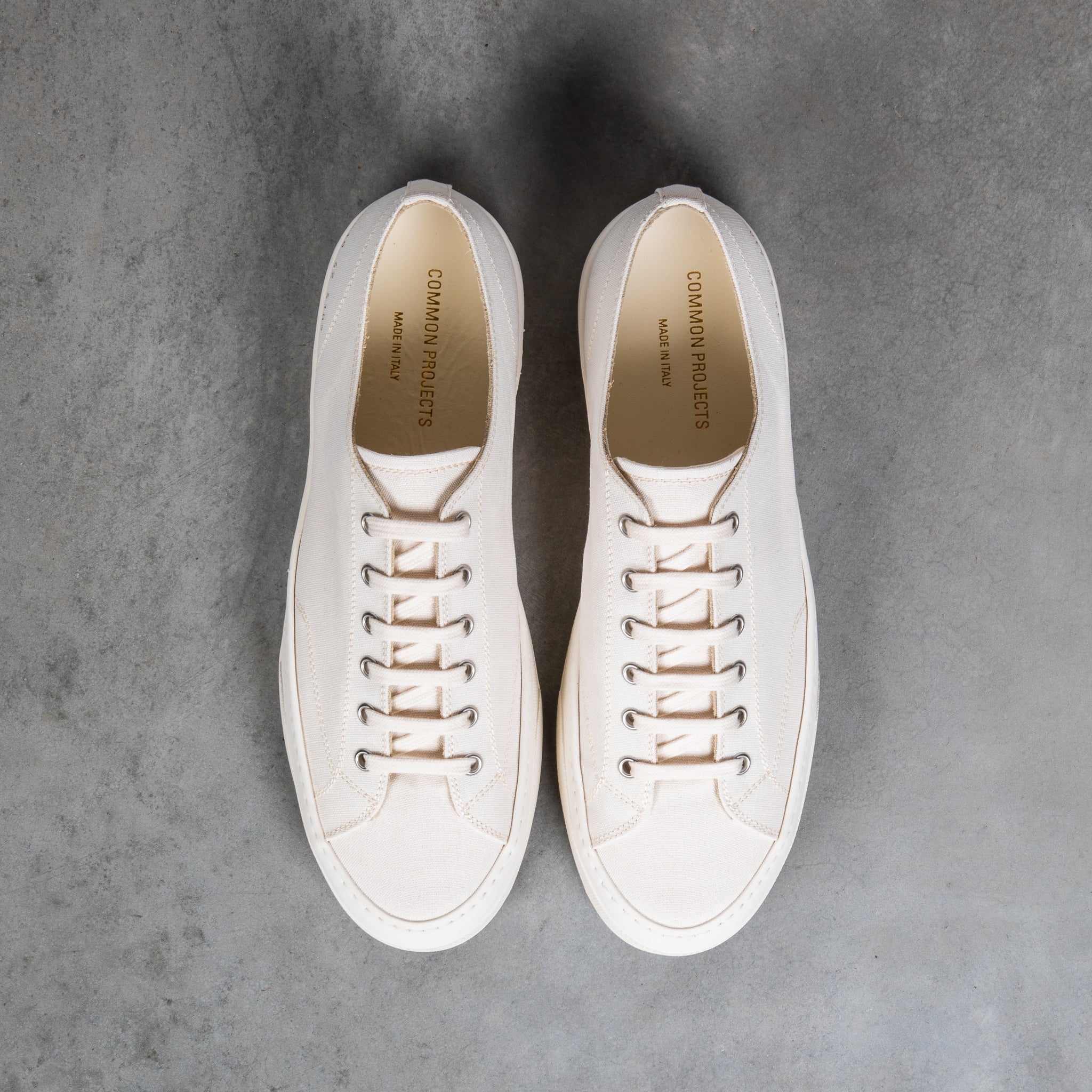 Common Projects 5219 Tournament Low in Canvas Off White