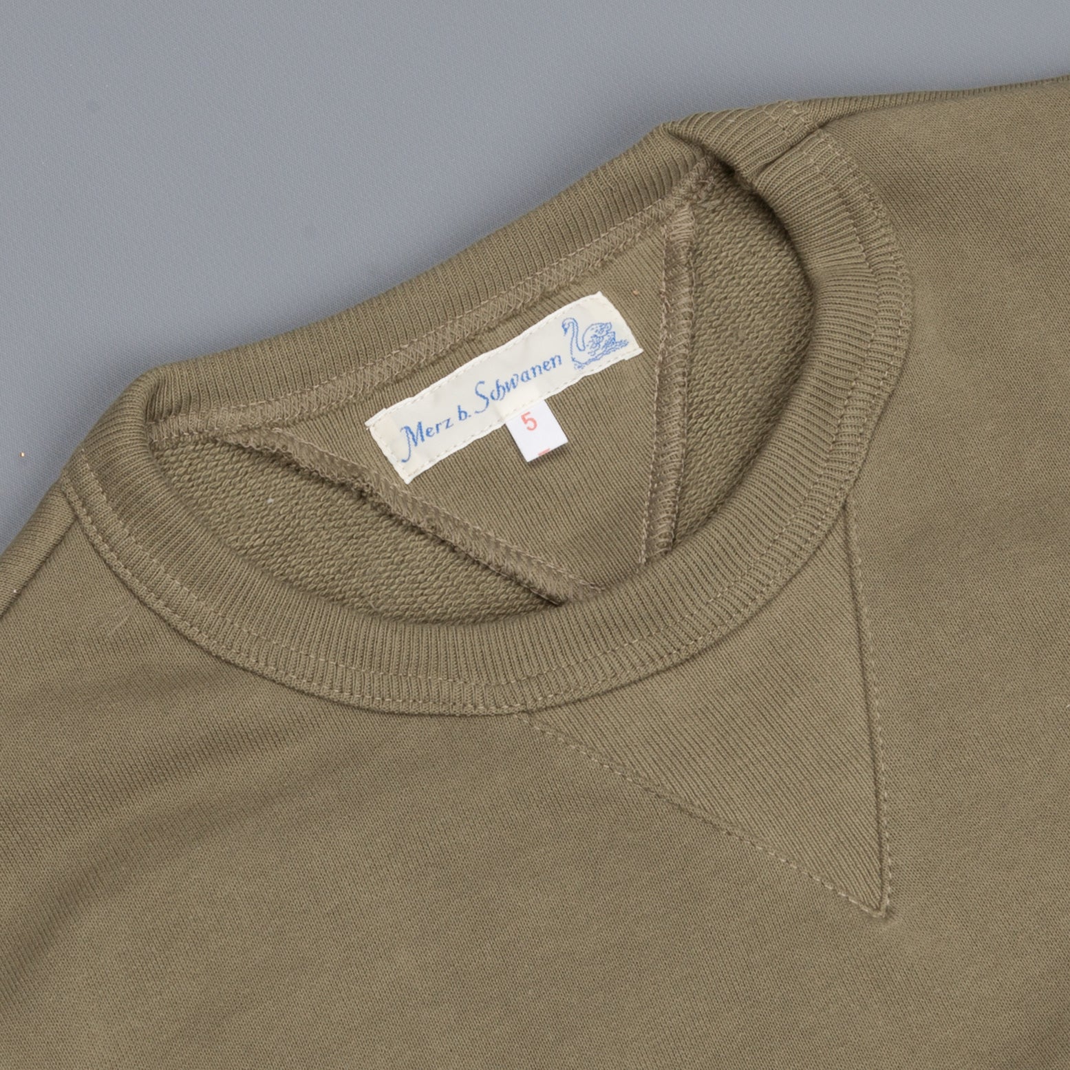 mee※ Merz B Schwanen 346 Fleece sweater army – Frans Boone Store