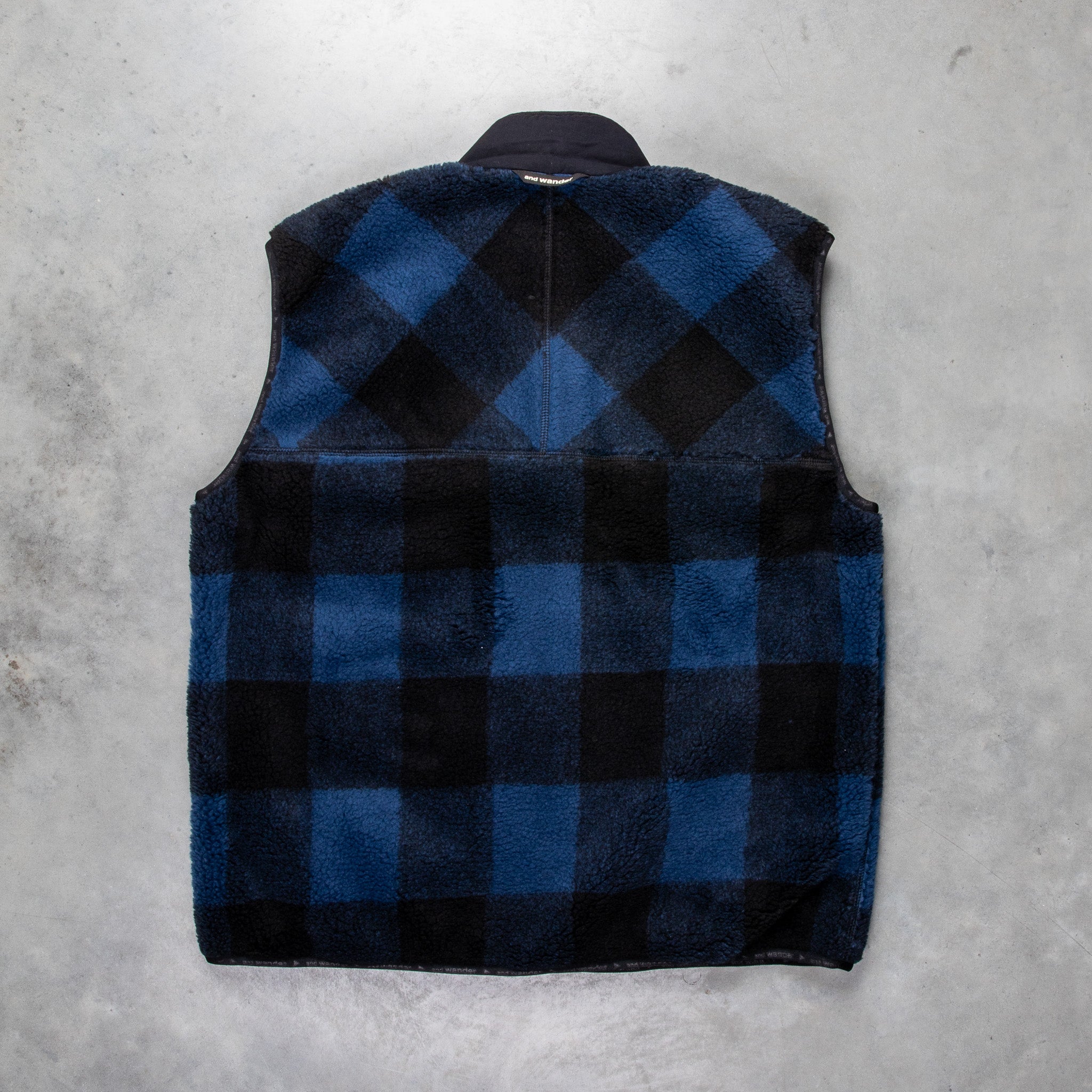 And Wander Fleece Boa Vest Check Blue