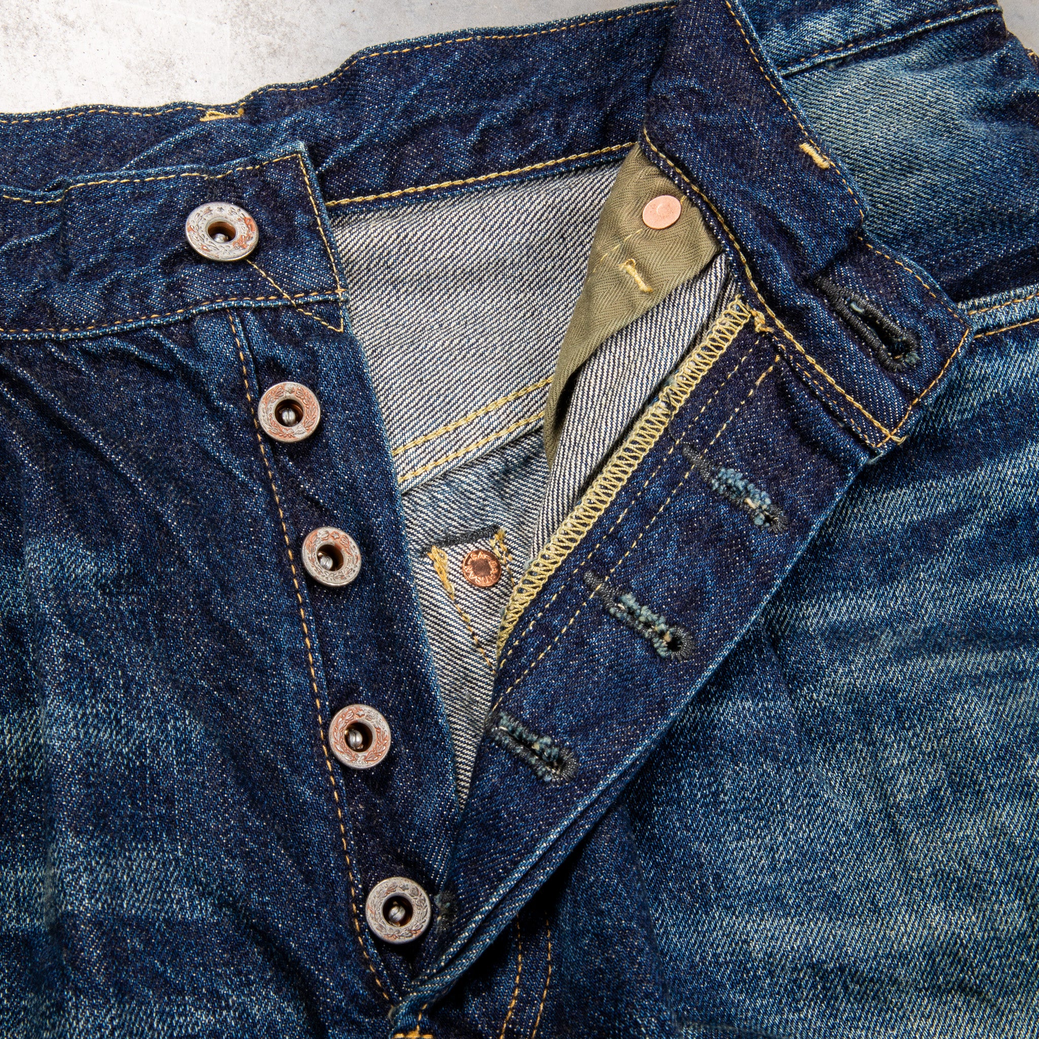 【LATUI ATELIER】FRISSON JEANS xu dog Introducing LATUI ATELIER Frisson Jeans Washed khaki green