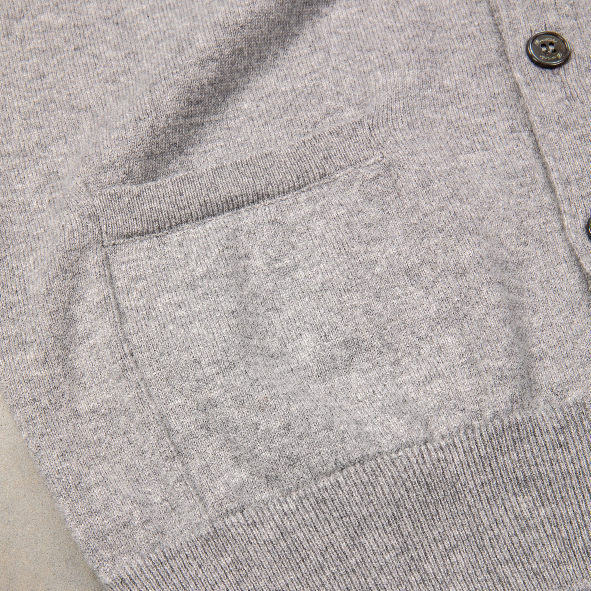 Drumohr Cashmere Cardigan con Bottoni Grigio Chiaro – Frans Boone