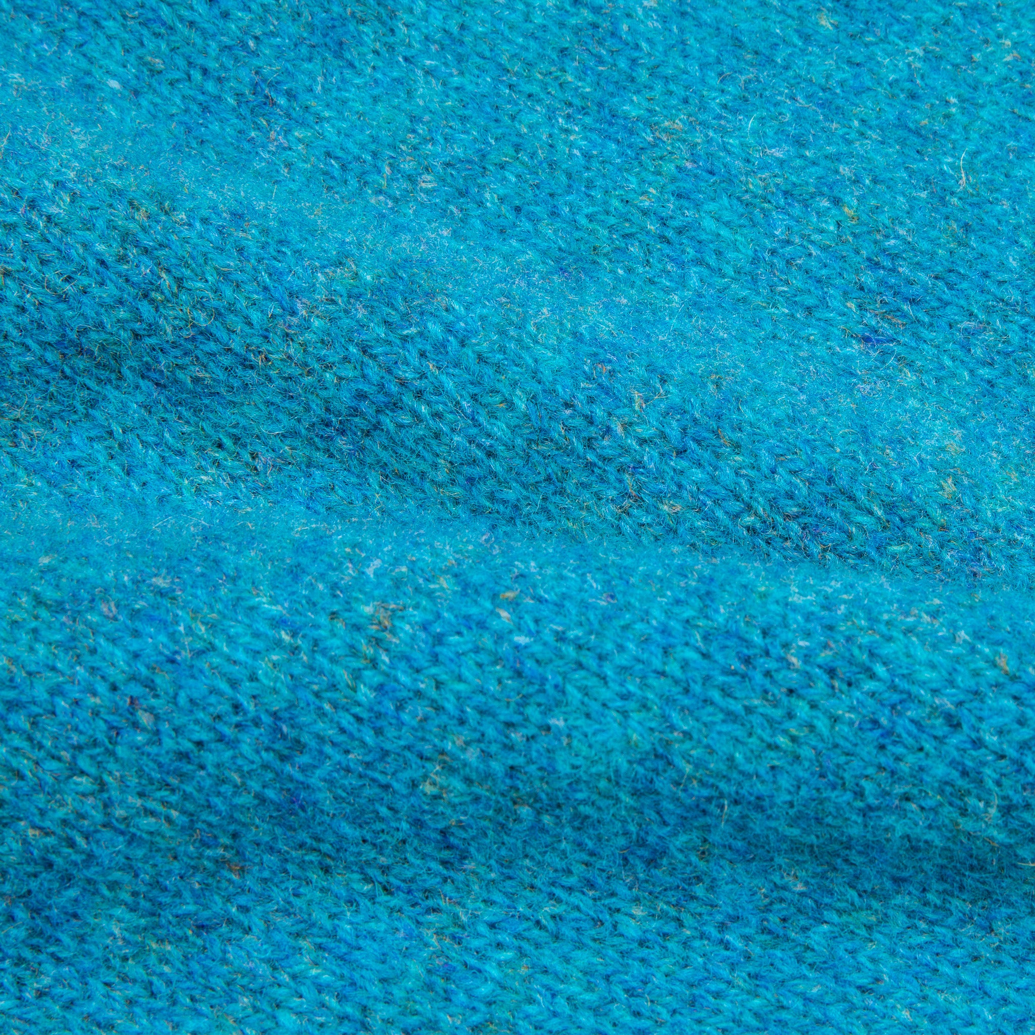 Laurence J. Smith Super soft Seamless Crew Neck Pullover Azure