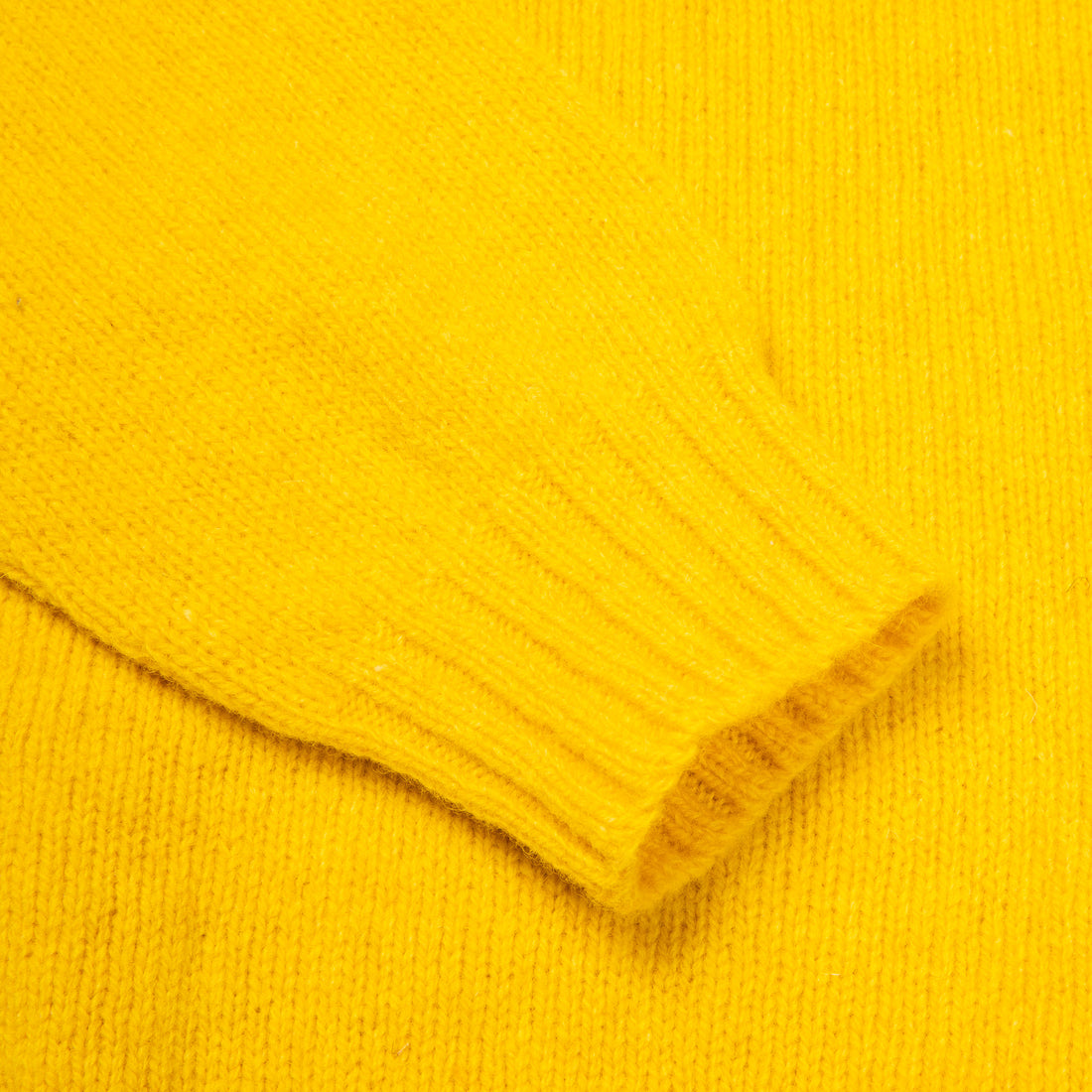 Laurence J. Smith Super Soft Seamless Crewneck Gorseflower