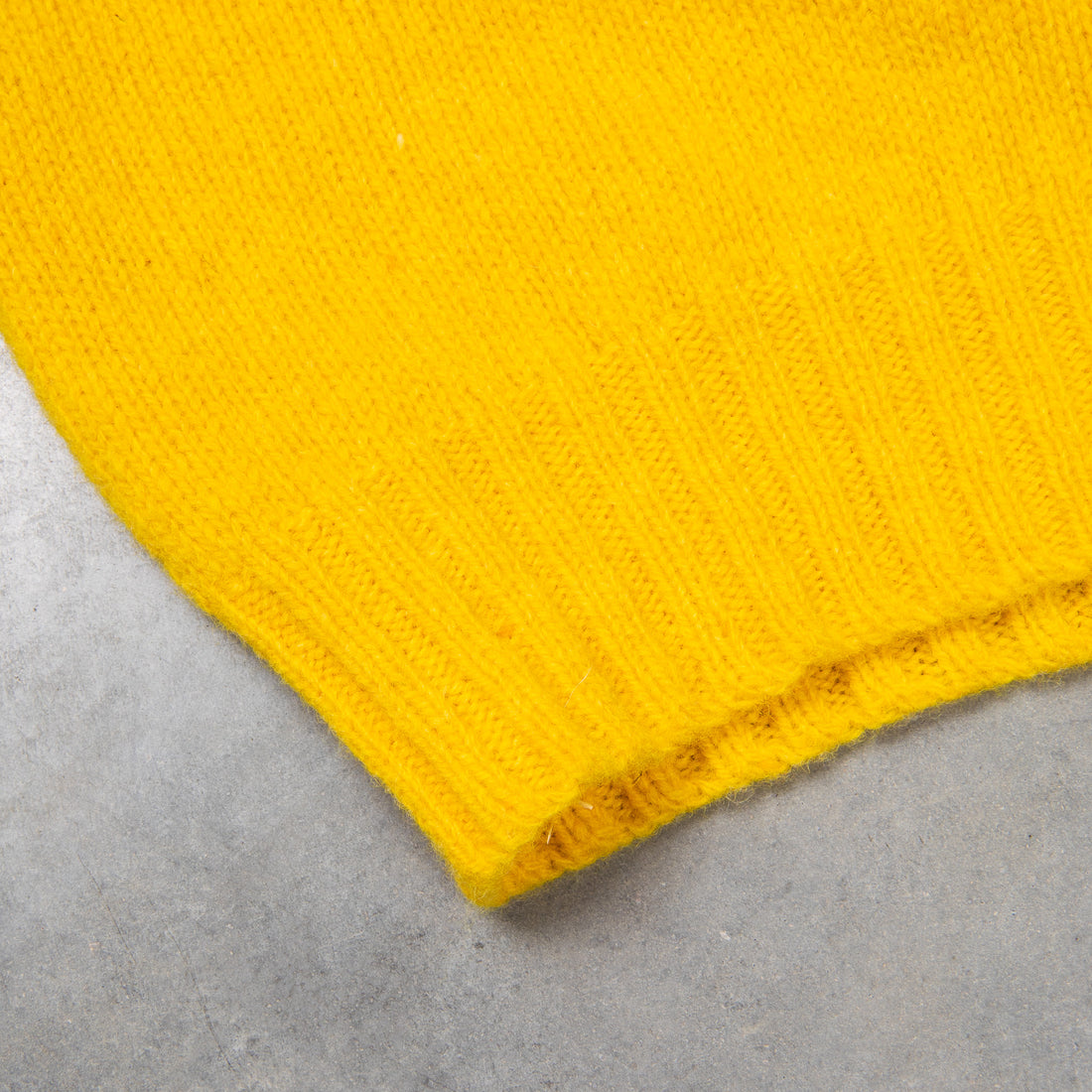 Laurence J. Smith Super Soft Seamless Crewneck Gorseflower