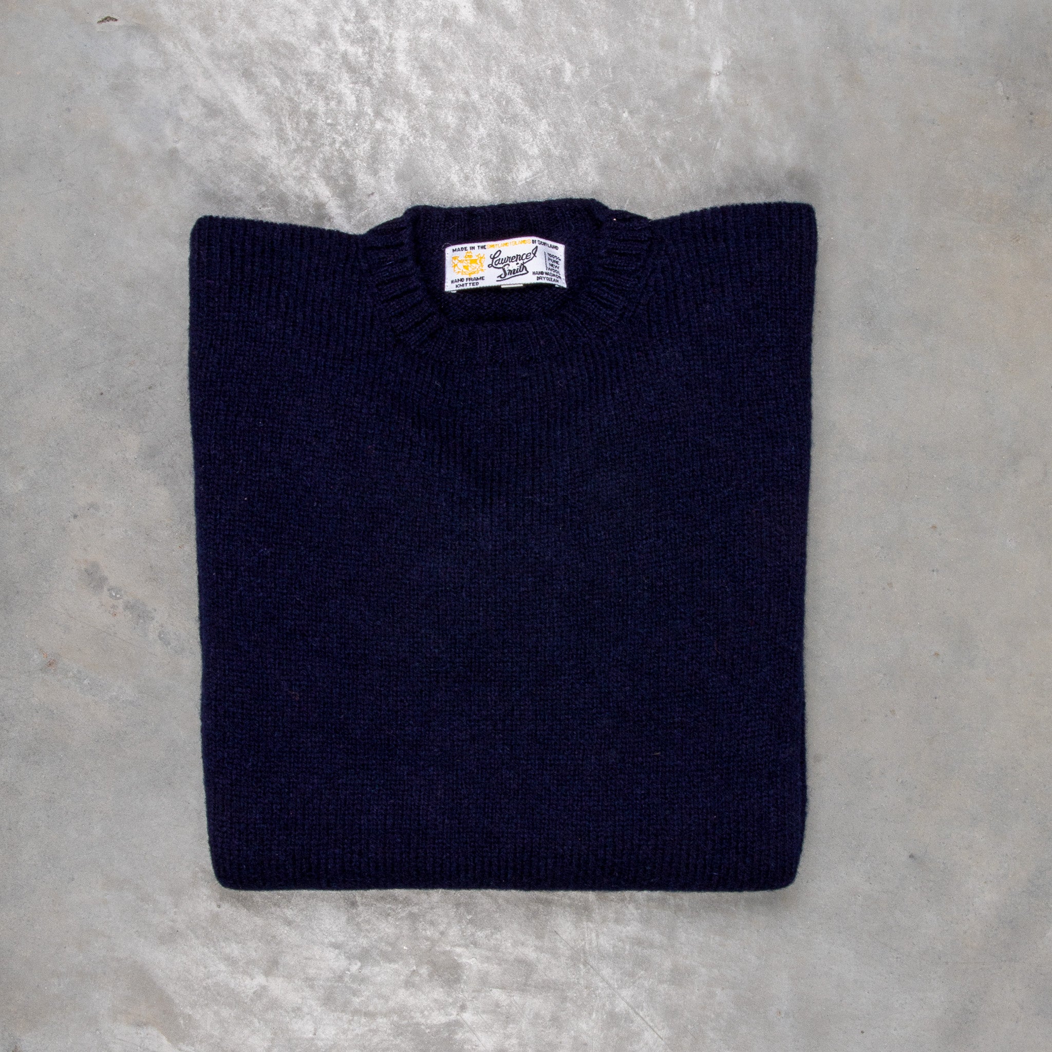 Laurence J. Smith  Super soft Seamless Crew Neck Pullover New Navy
