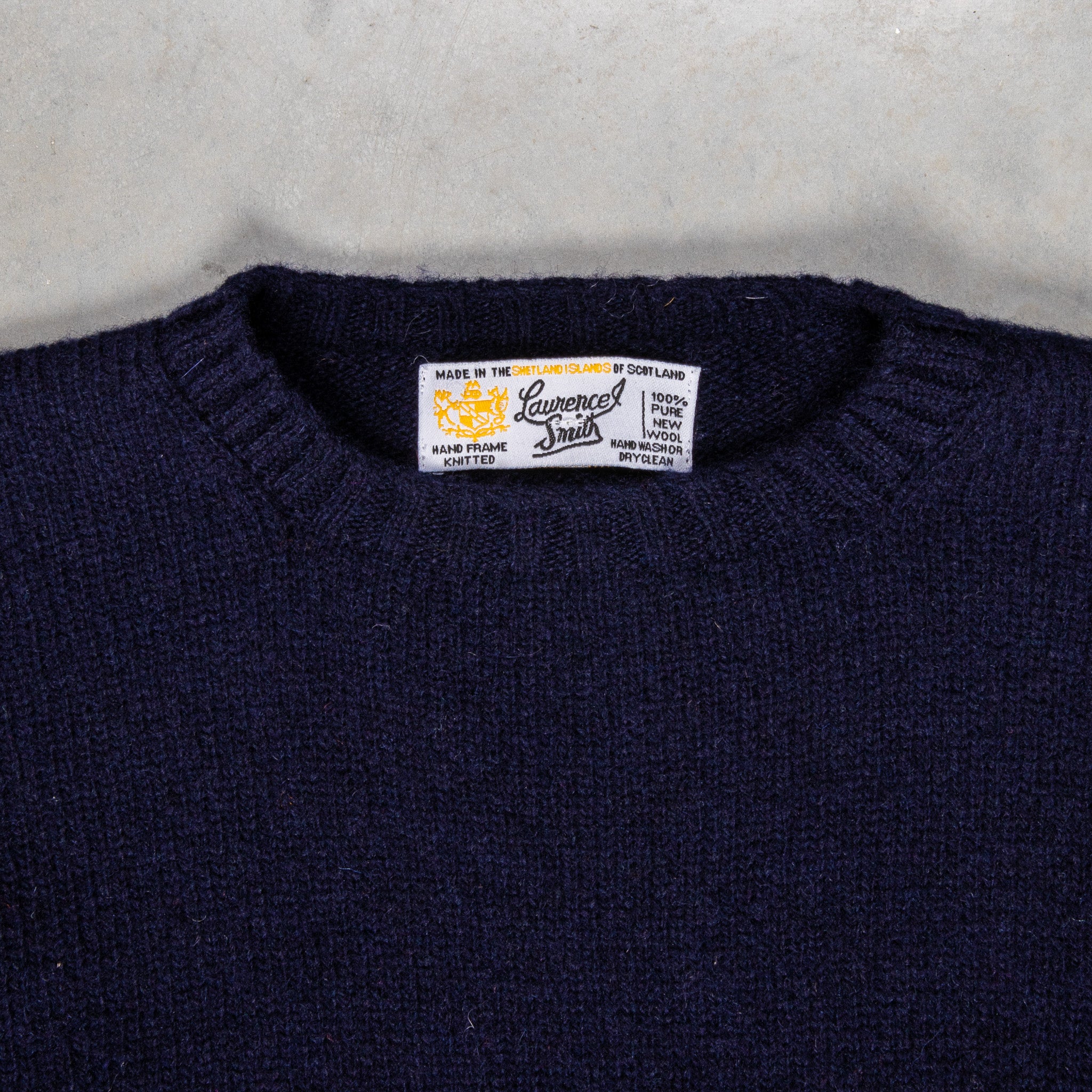Laurence J. Smith  Super soft Seamless Crew Neck Pullover New Navy