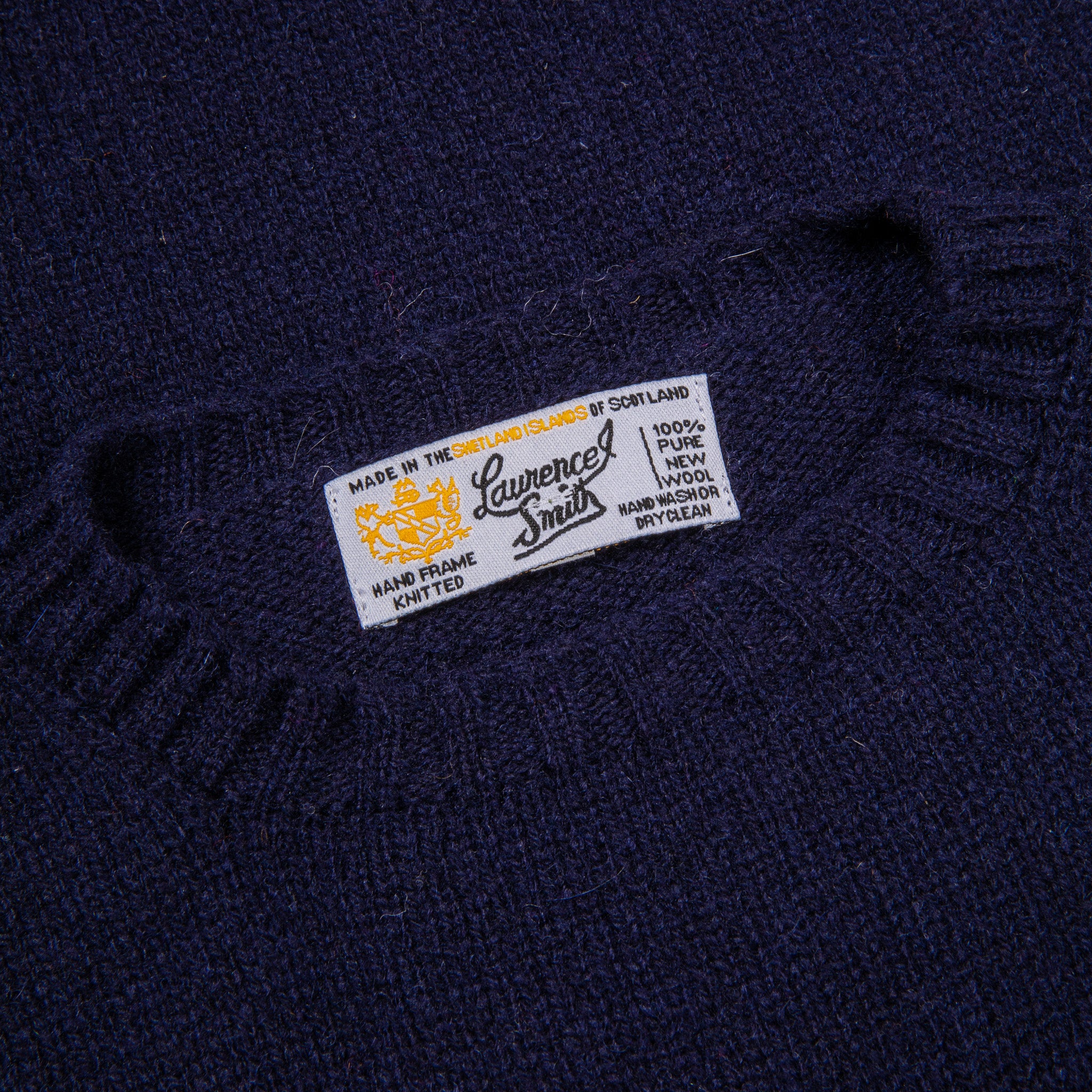 Laurence J. Smith  Super soft Seamless Crew Neck Pullover New Navy