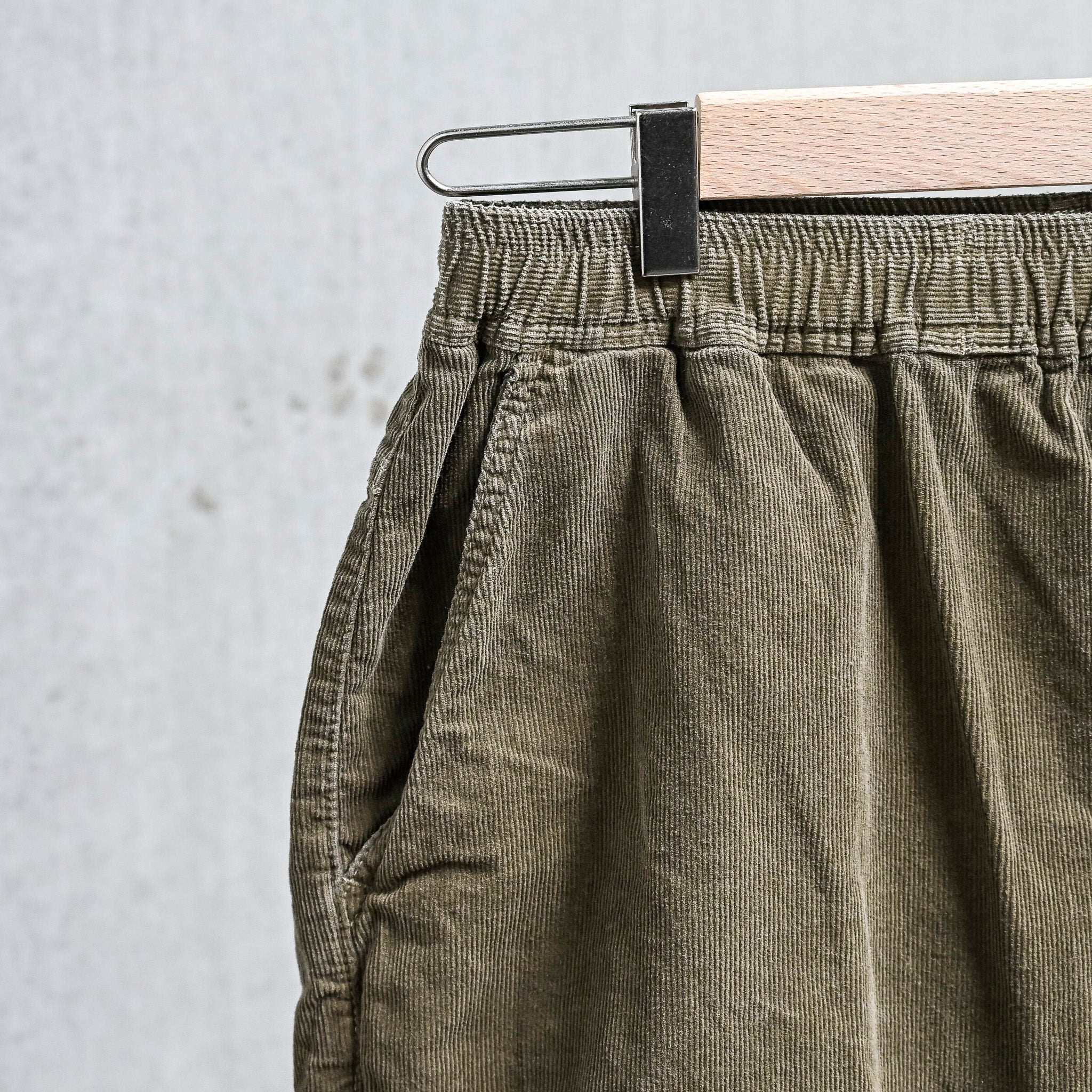 Remi Relief 16 Wale Corduroy Easy Shorts Khaki