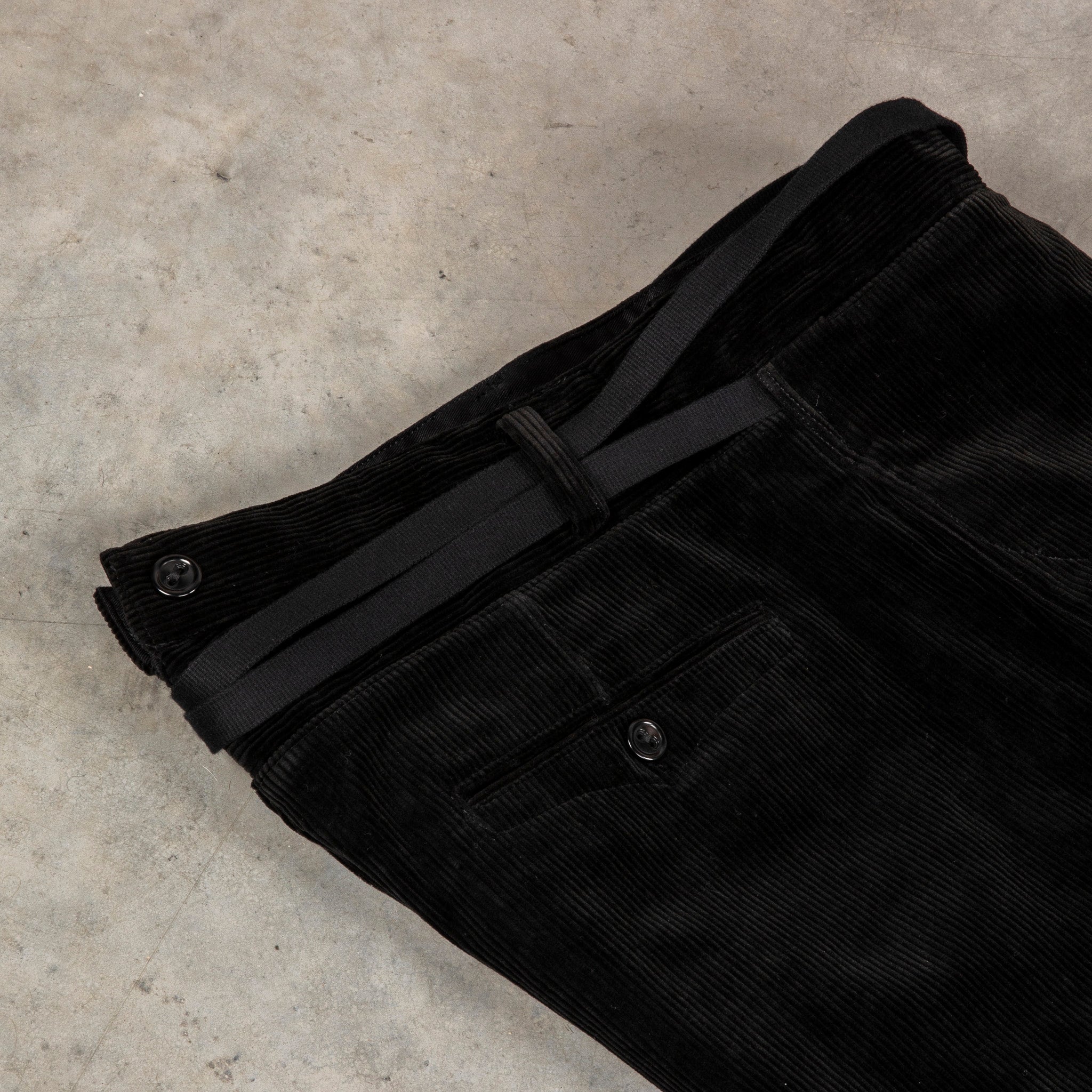 Cohérence Alain 10-Wale Corduroy Trousers Black