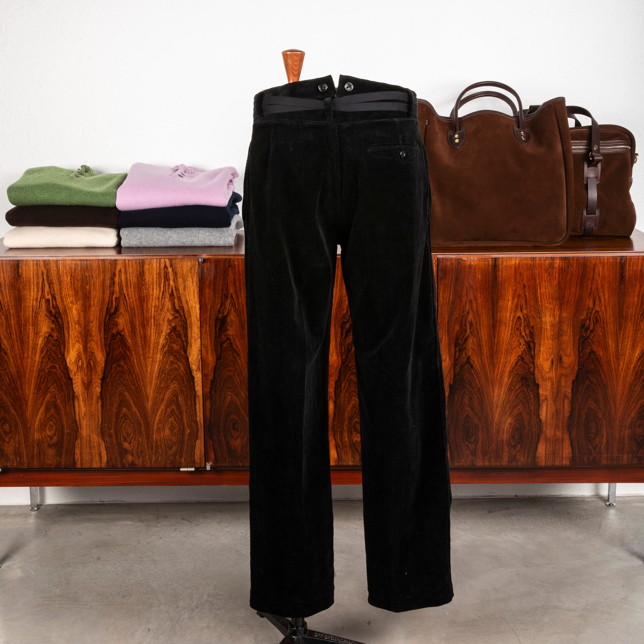 Cohérence Alain 10-Wale Corduroy Trousers Black