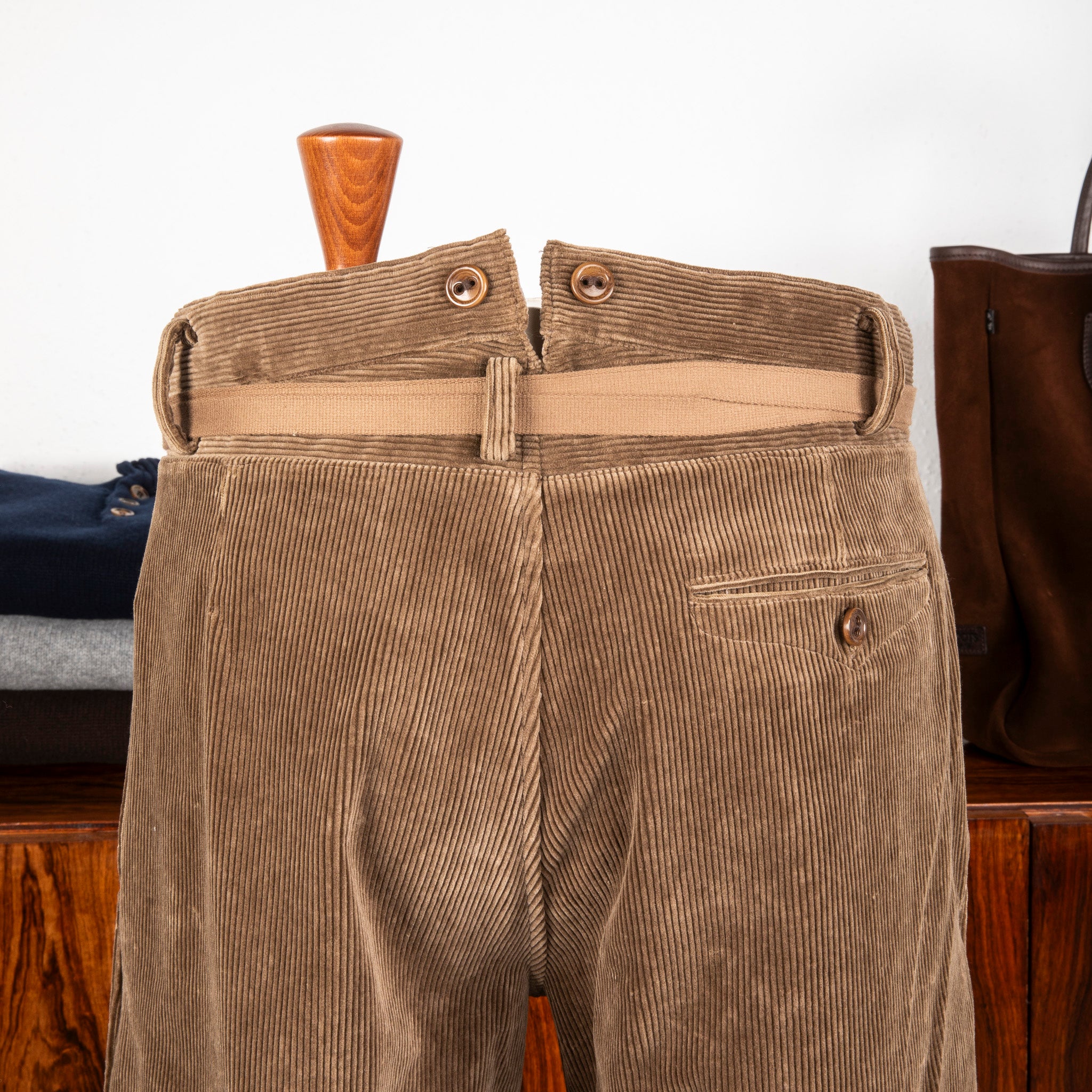 Cohérence Alain 10-Wale Corduroy Trousers Fawn