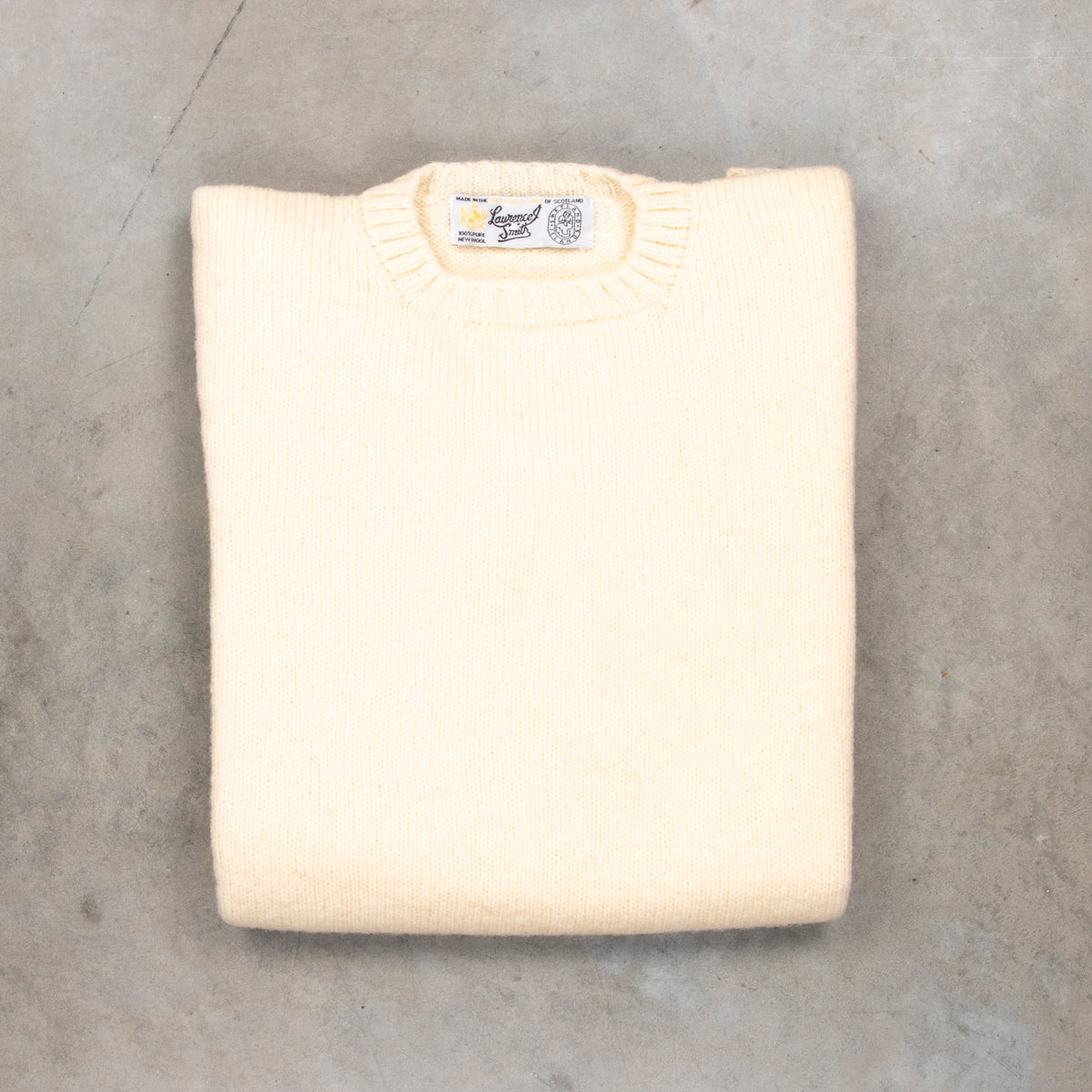 Laurence J. Smith Super soft Seamless Crew Neck Pullover Cream 