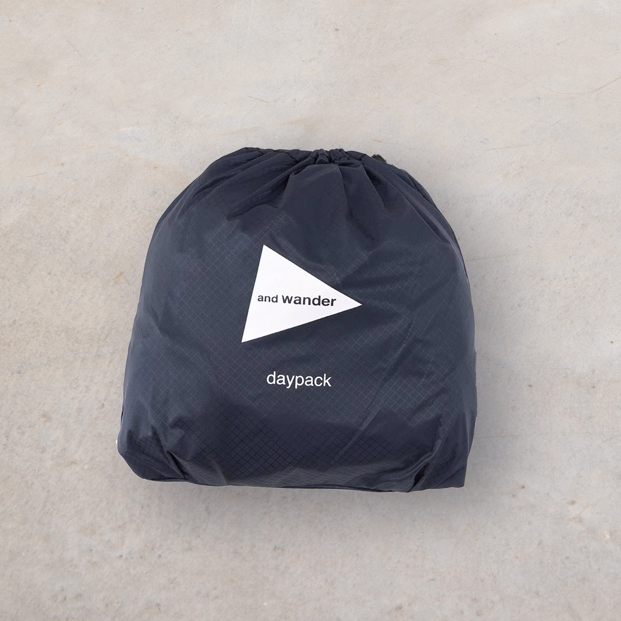and wander ブラック リュック daypack waterproof daypack | and wander（アンドワンダー） ｜【公式