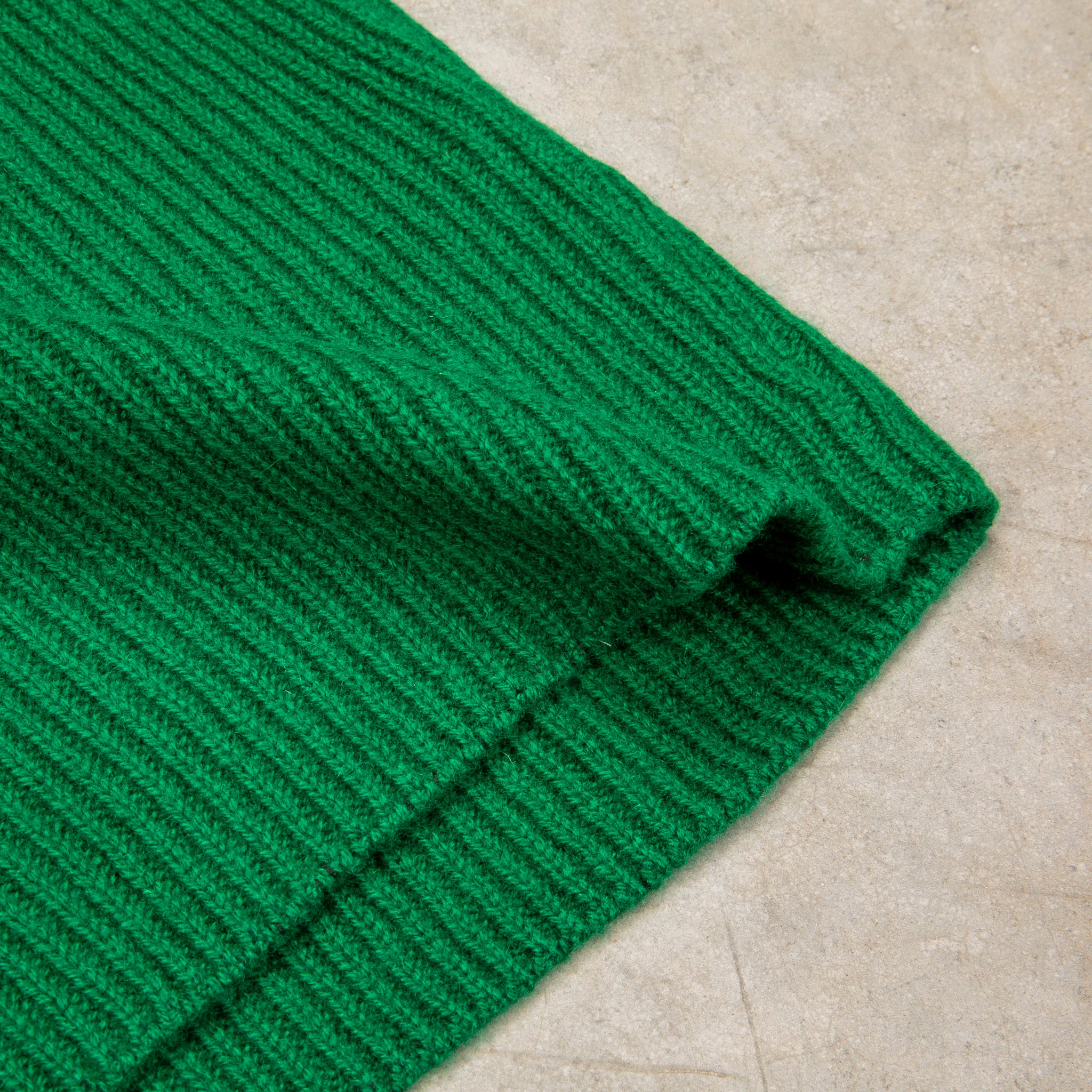 The Elder Statesman 100% cashmere medium ribbed crew Kelly Green