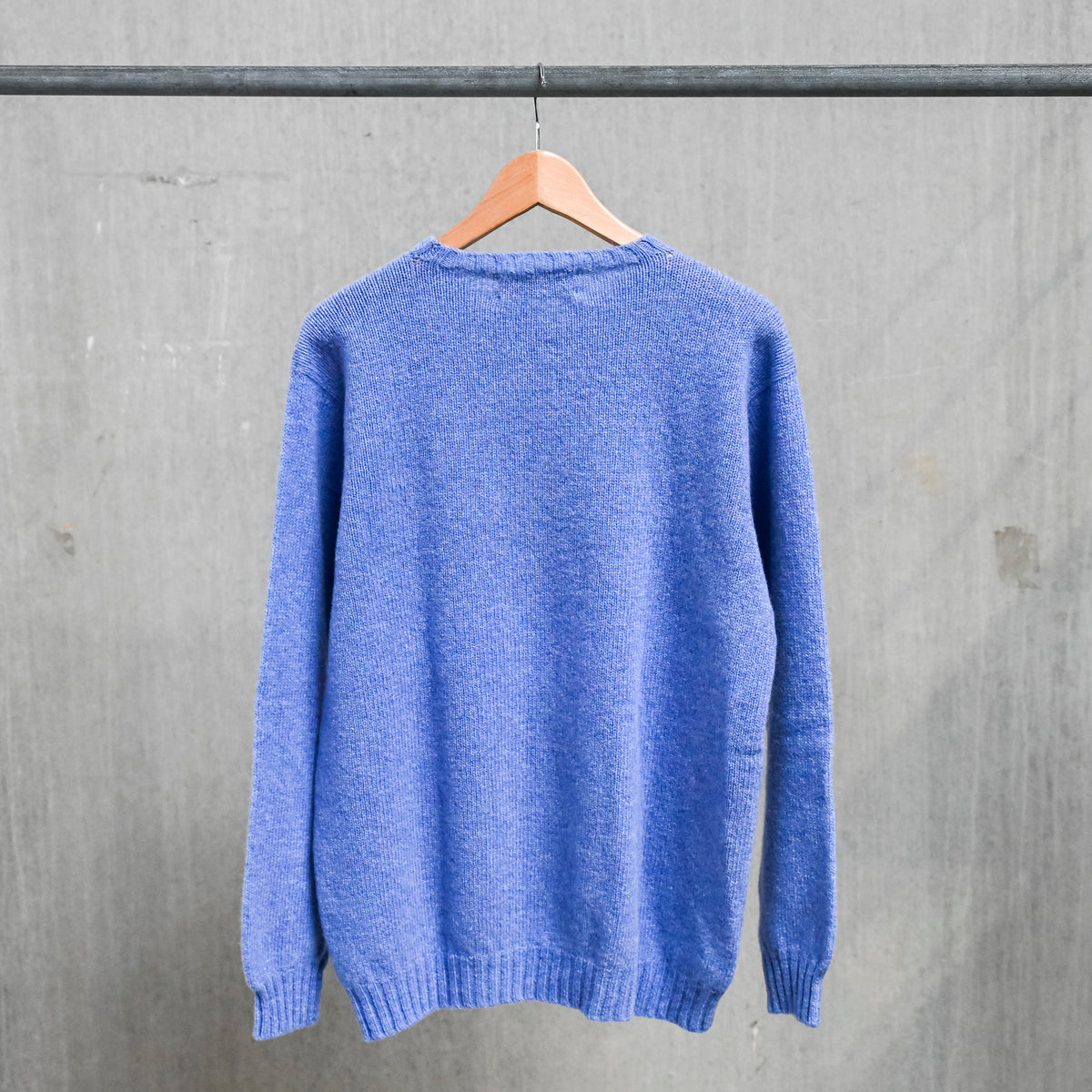 Laurence J. Smith  Super soft Seamless Crew Neck Pullover Cornflower