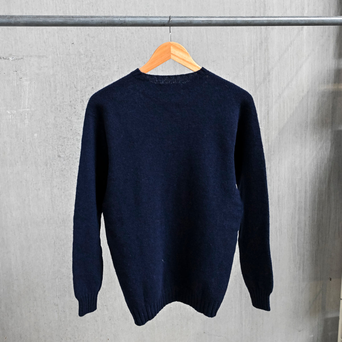 Laurence J. Smith  Super soft Seamless Crew Neck Pullover New Navy
