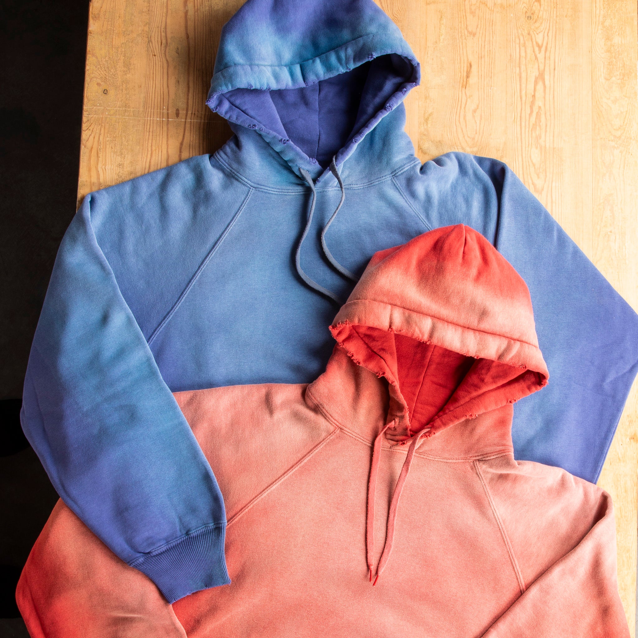 The Real McCoy&#39;s 9 Oz. Loopwheel Raglan Hooded Sweatshirt / Faded Cherry