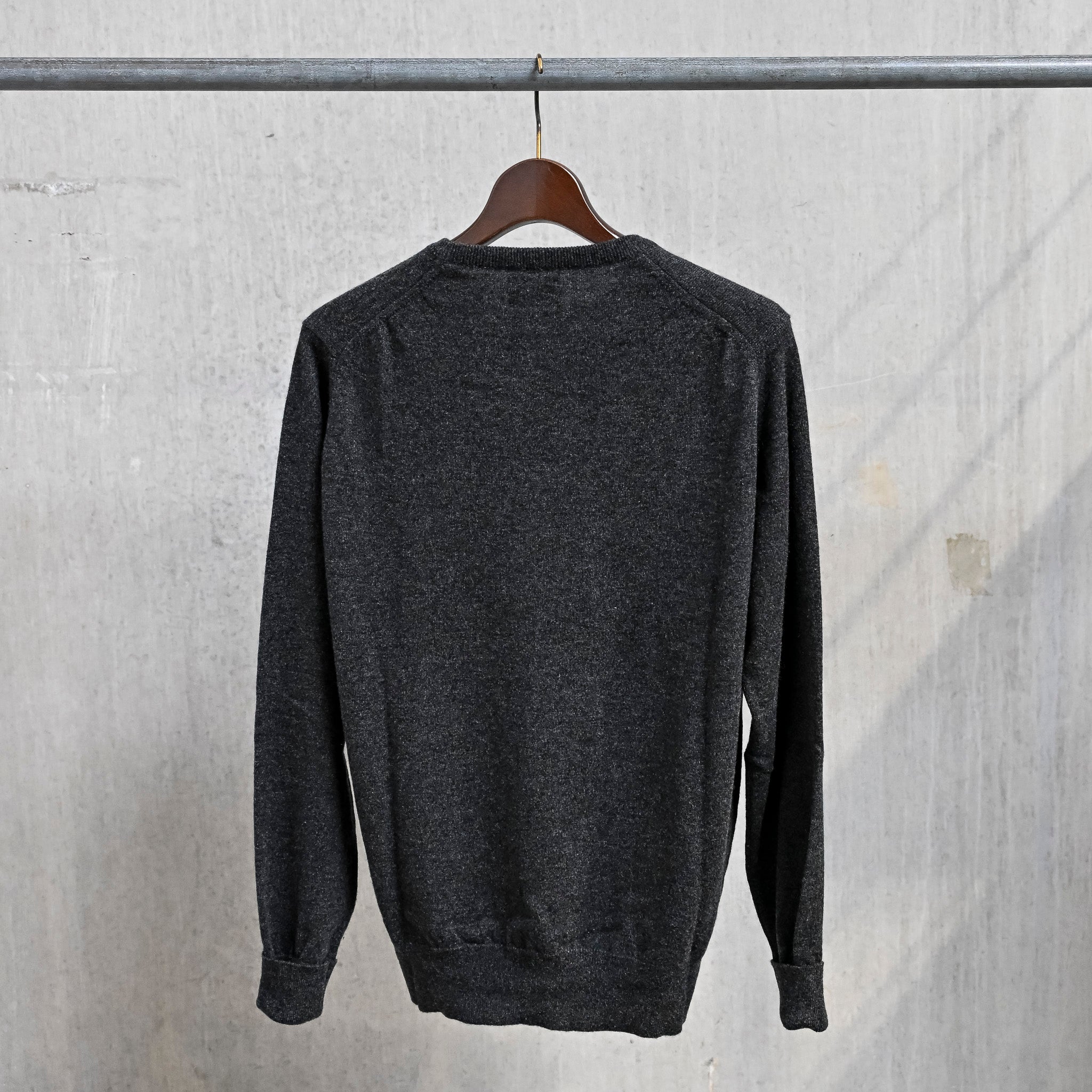 William Lockie Oxton Cashmere V-Neck Charcoal