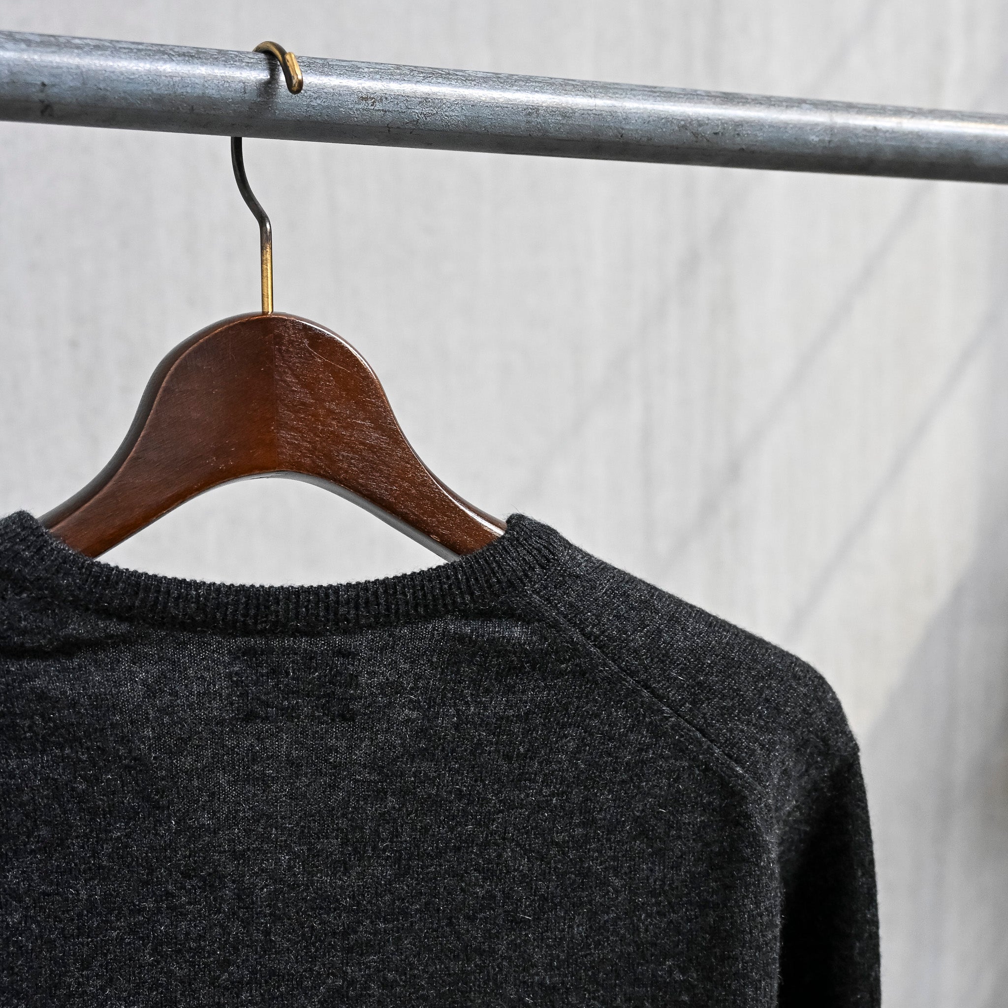 William Lockie Oxton Cashmere V-Neck Charcoal