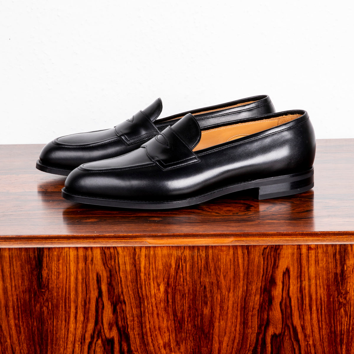 Vtg Simpson Piccadilly Men\'s Black Leather Chelsea Loafers UK 8.5 E / Tree incl. Leather Upper Black Slippers for Men 9 US Shoe for sale | eBay main image 2