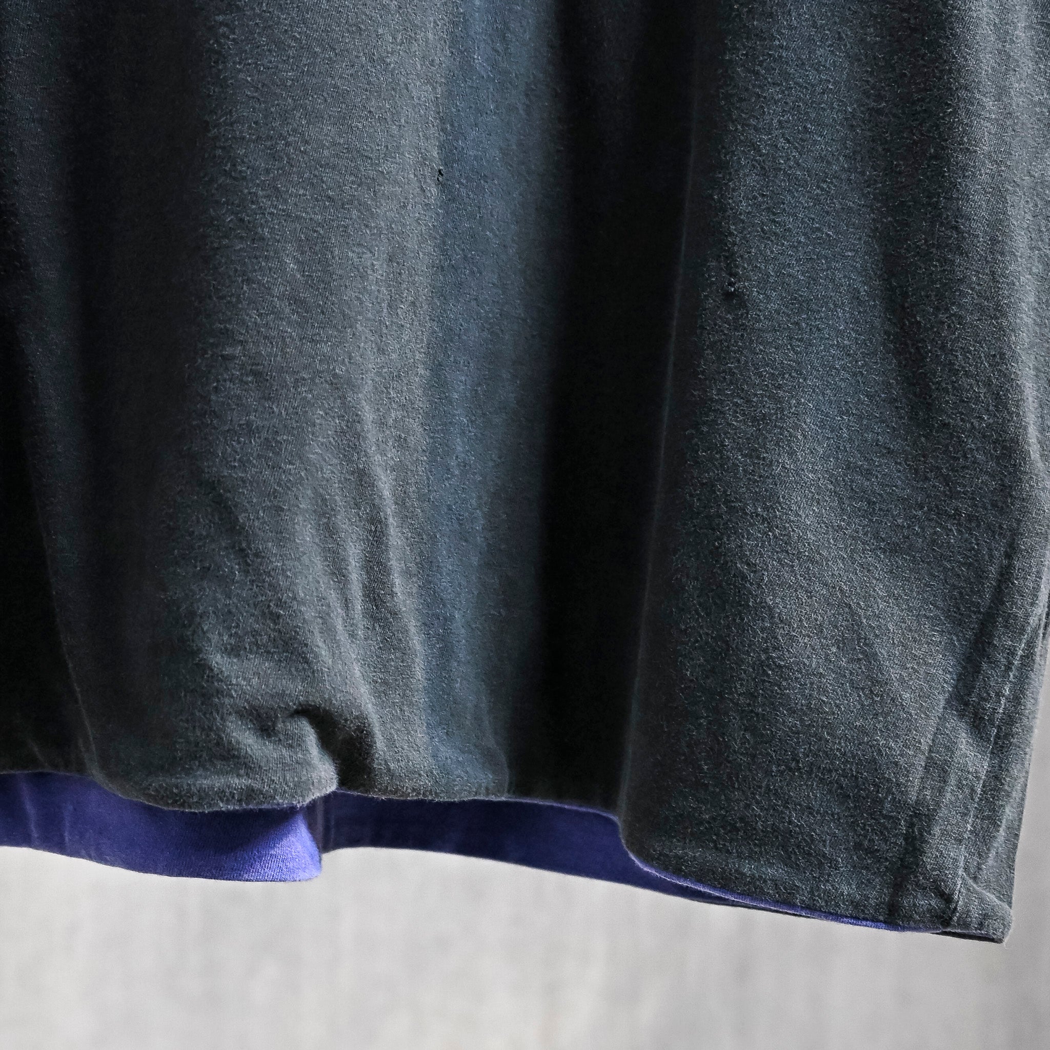 Remi Relief Reversible Pocket T-Shirt Black x Navy – Frans Boone Store