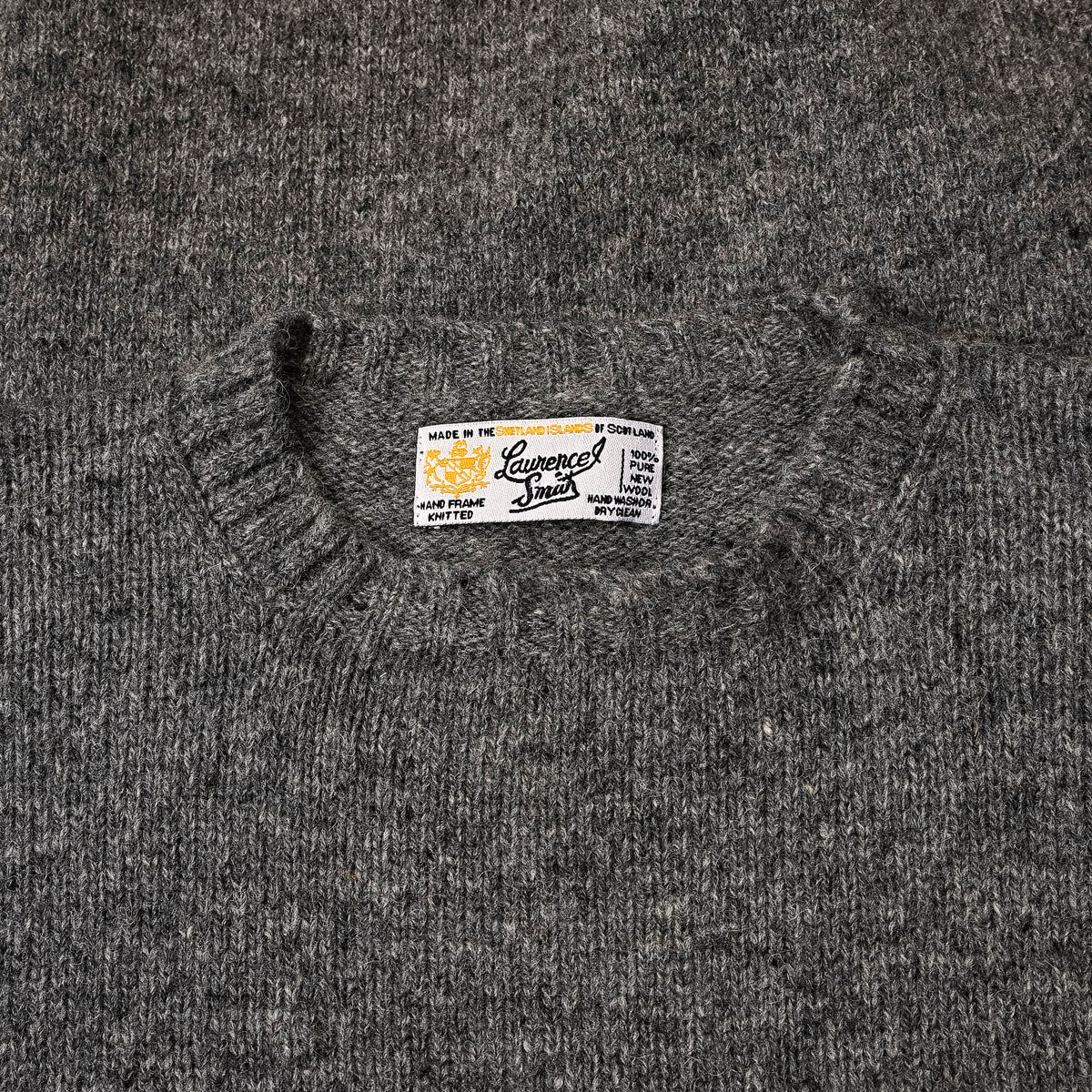 Laurence J. Smith  Super Soft Seamless Crew Neck Pullover Med Grey