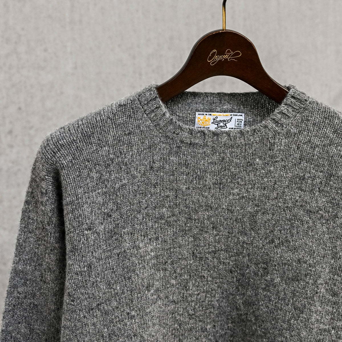 Laurence J. Smith  Super Soft Seamless Crew Neck Pullover Med Grey