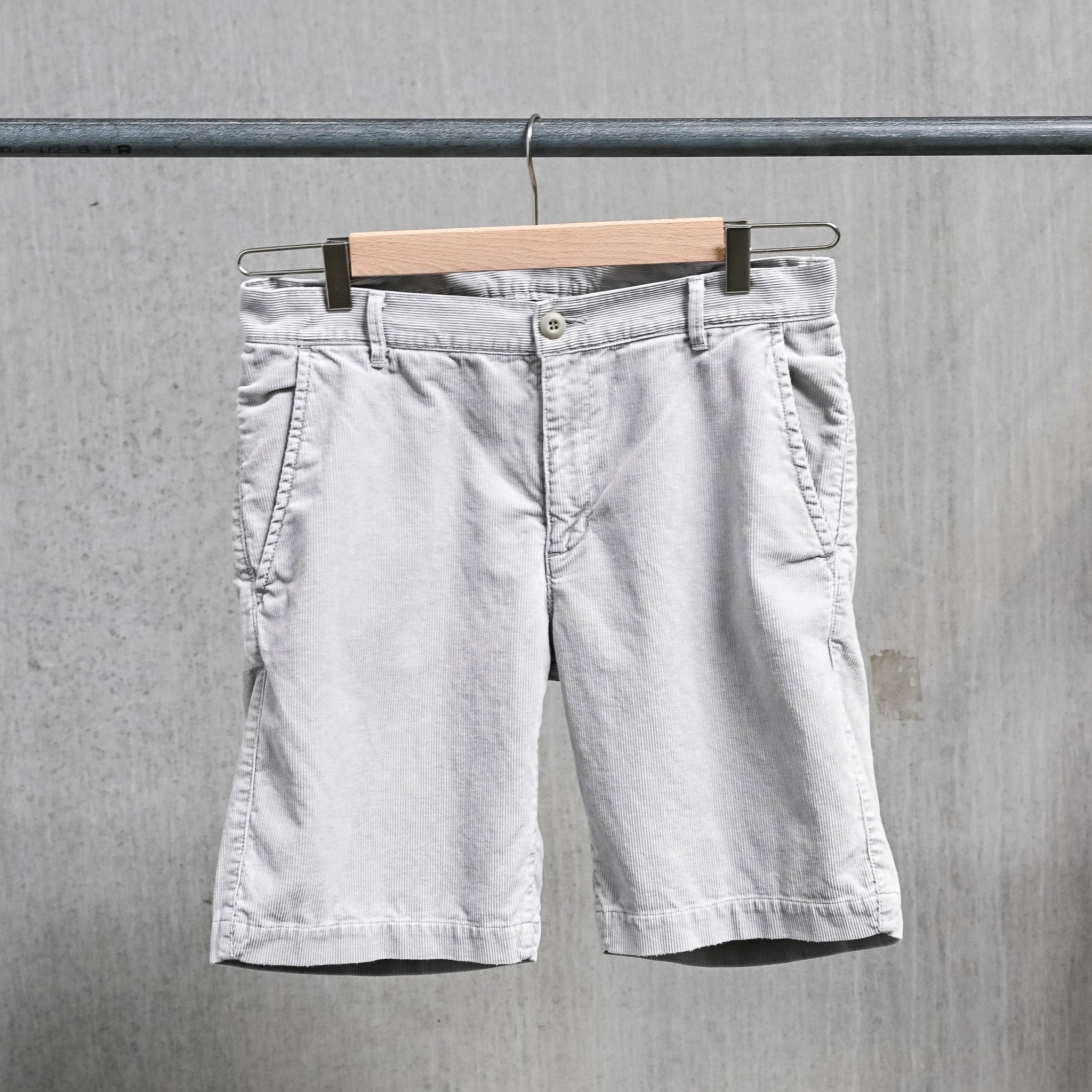 Remi Relief Corduroy Shorts Sulfur Dye Gray