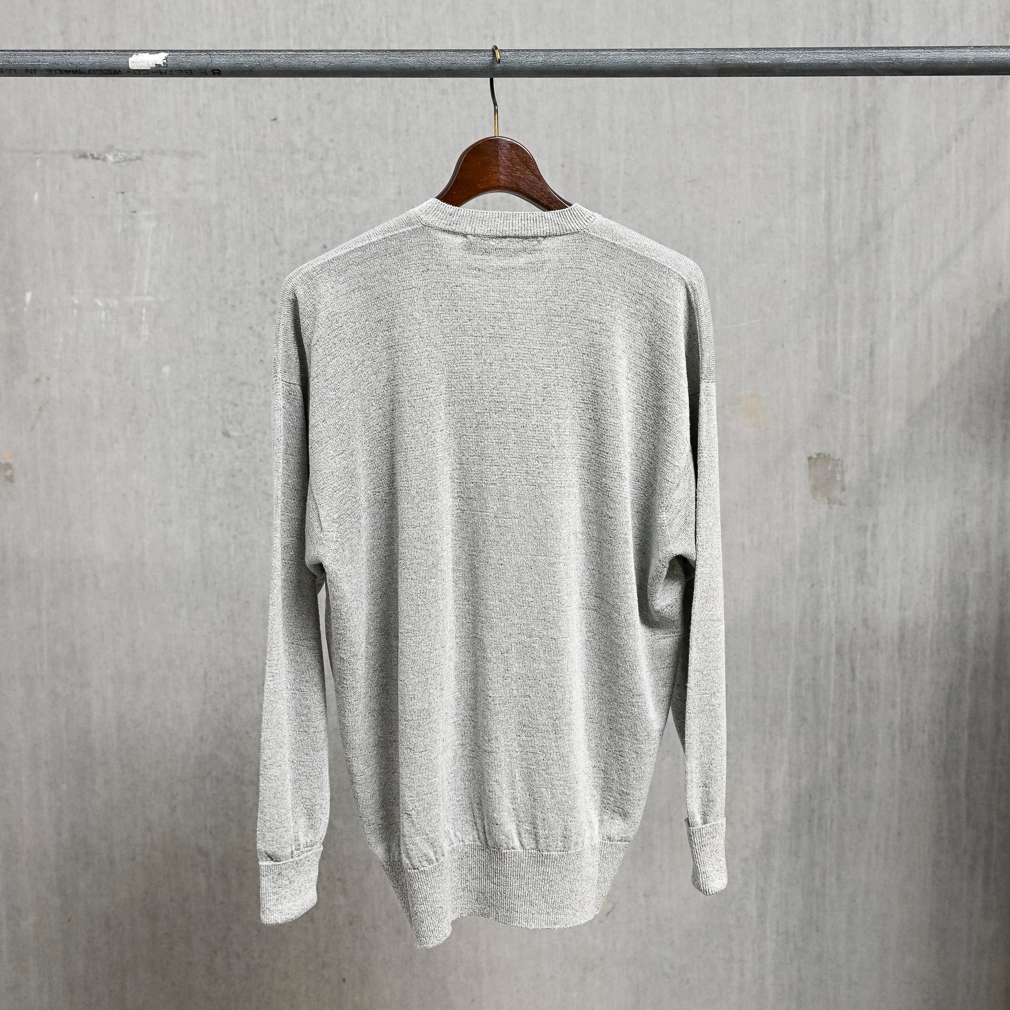トップス Olde H & Daughter LINEN/SILK V NECK Olde H & Daughter Linen Silk Plain Stitch V-Neck Salt – Frans