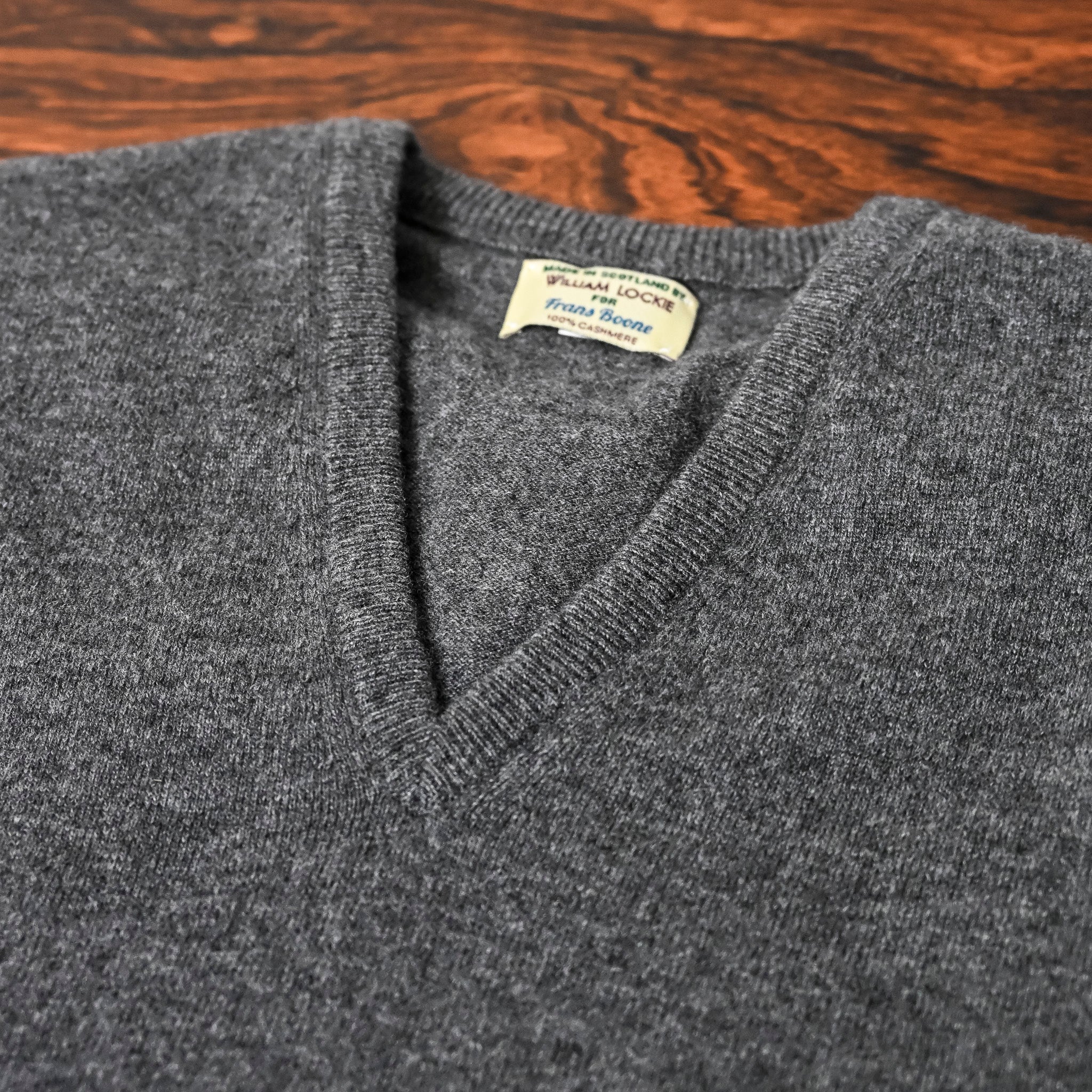 William Lockie Oxton Cashmere V-Neck Lubecca