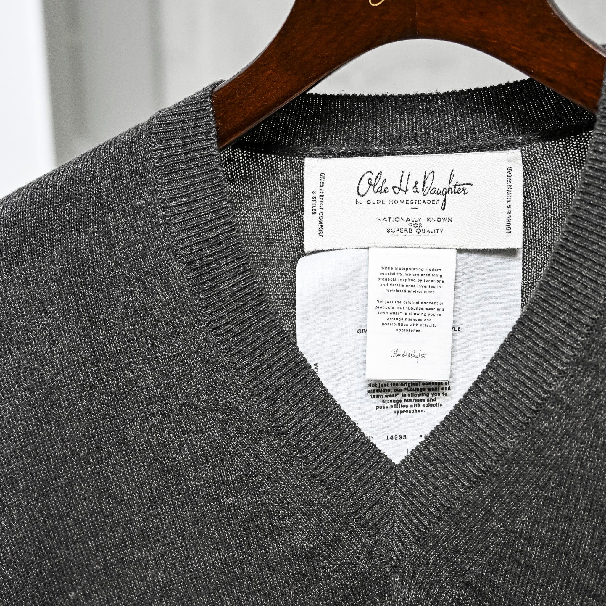 Olde H & Daughter Linen Silk Plain Stitch V-Neck Charcoal – Frans