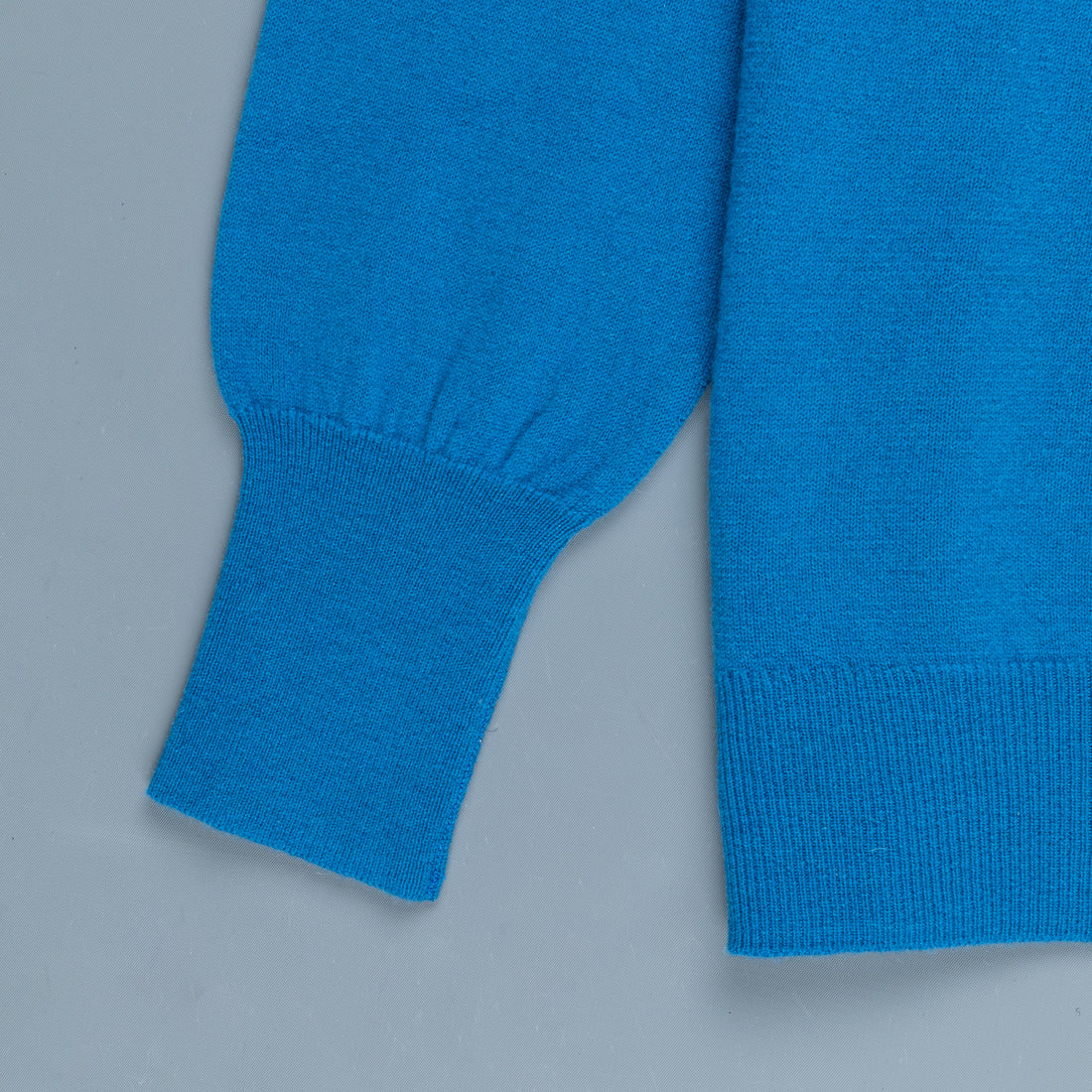 William Lockie Oxton Cashmere V-Neck Airforce