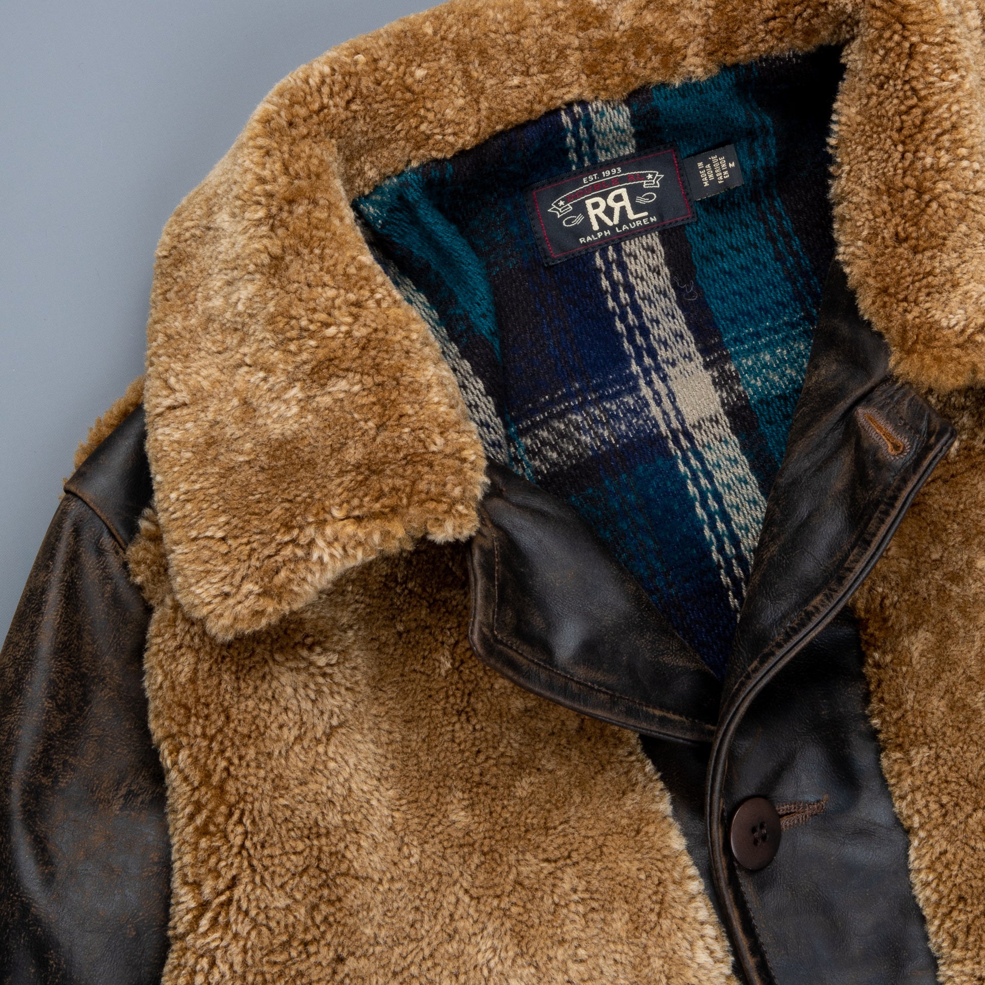 Collar opening detail