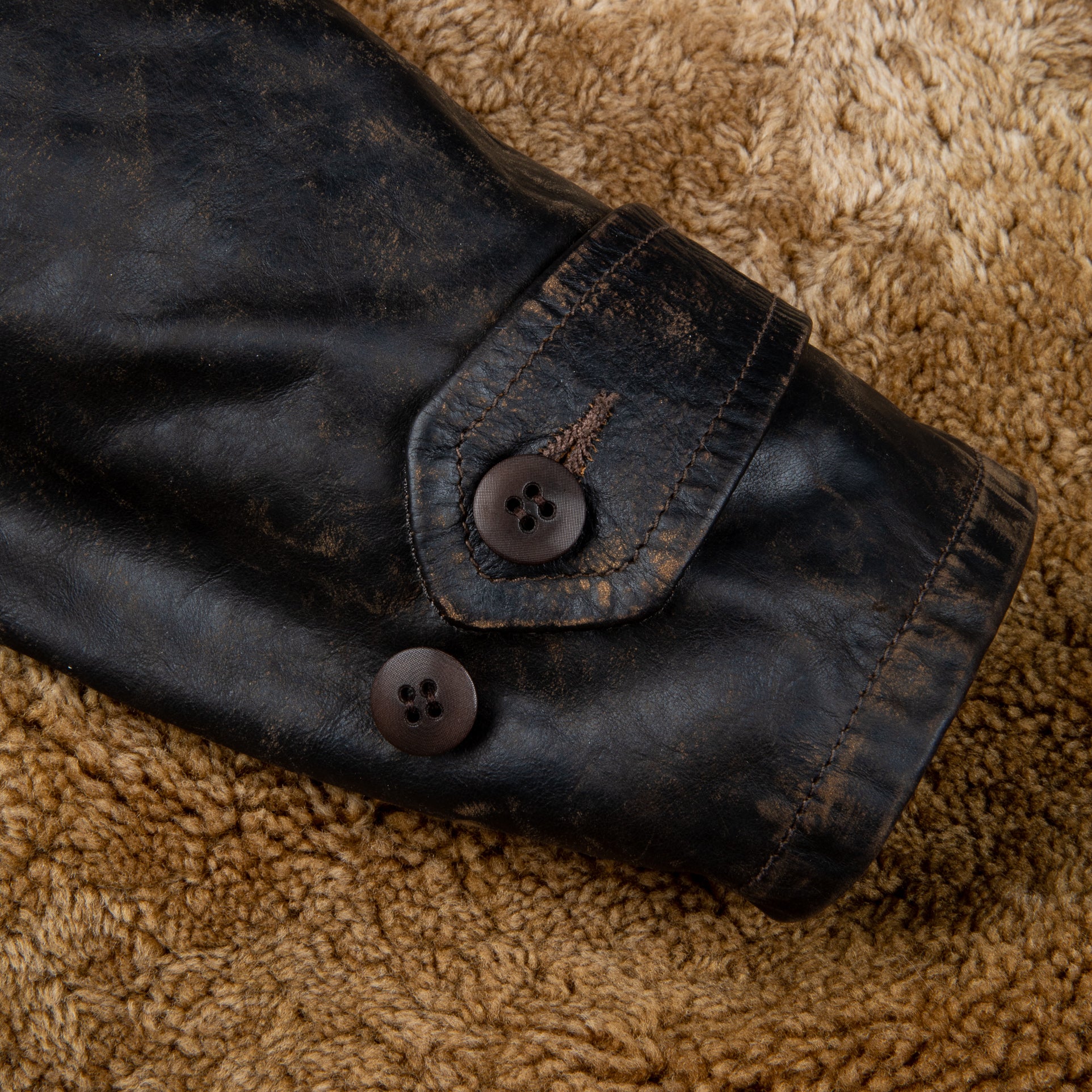 Cuff closure detail