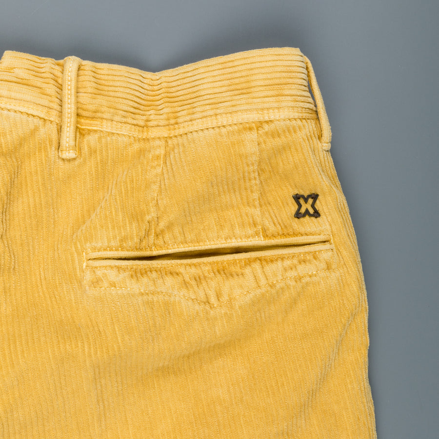 Incotex Slacks Model 100 9-Wale Corduroy Giallo Ottone