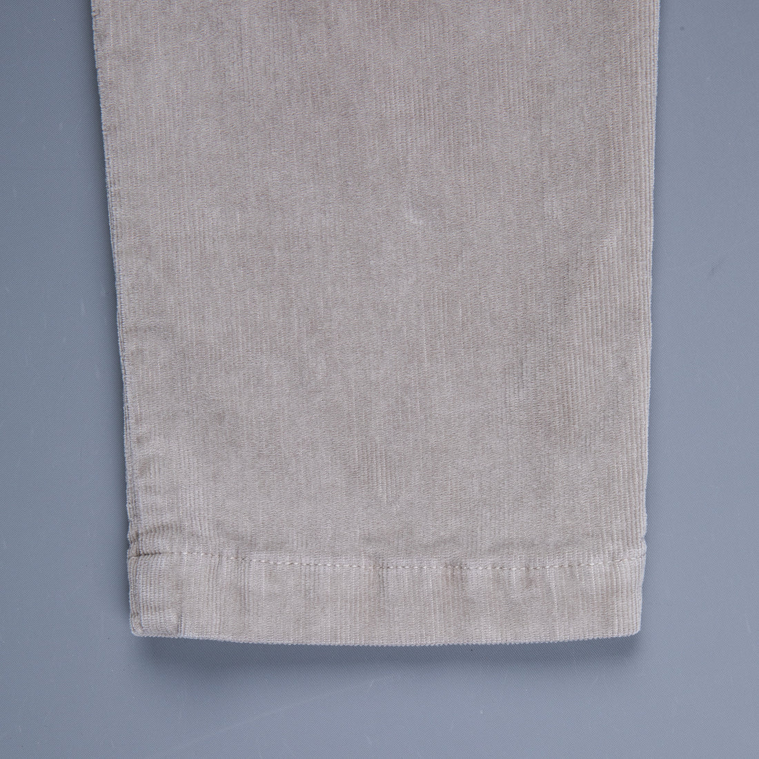 Remi Relief Corduroy stretch pants light gray